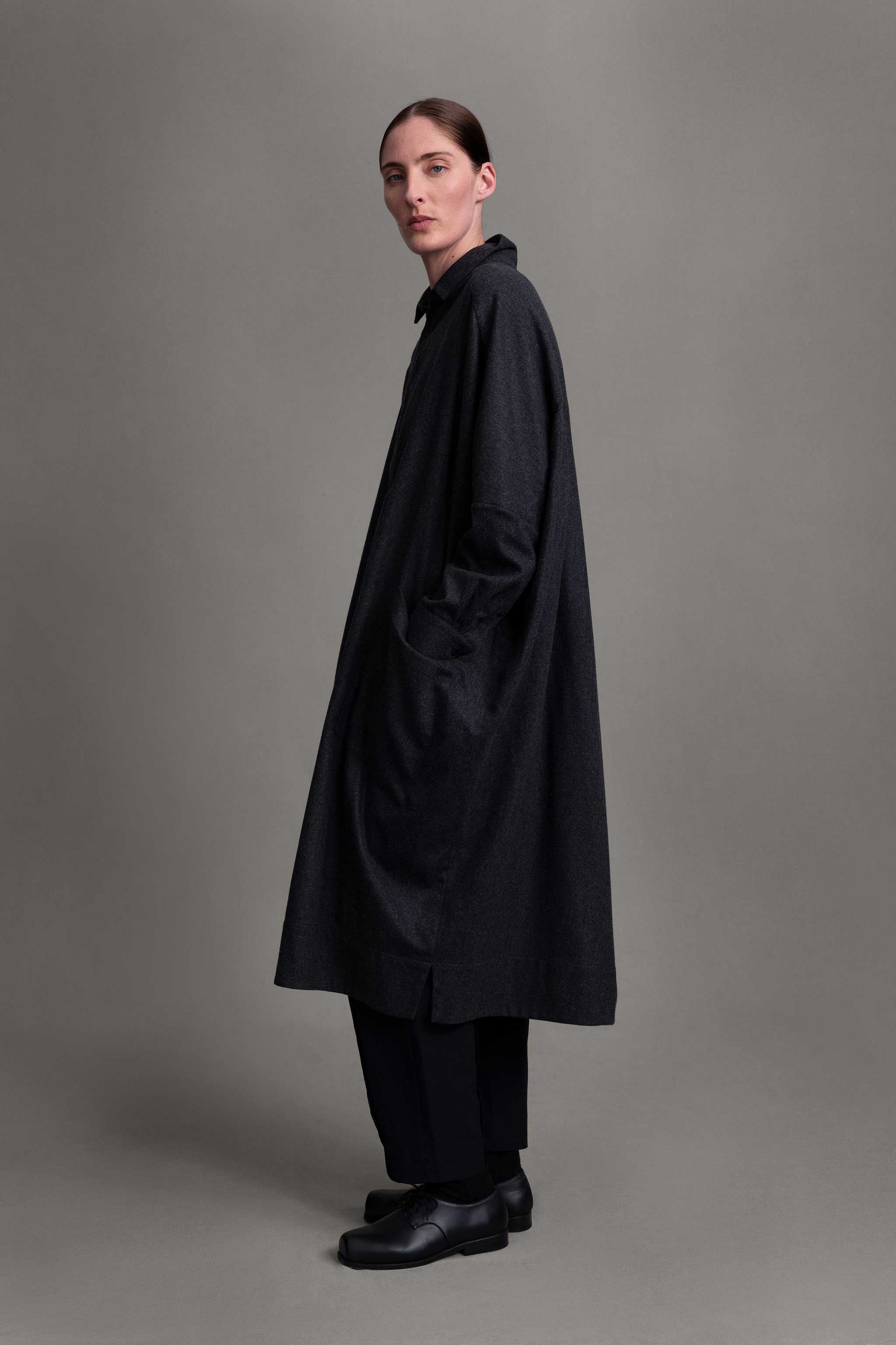 THE FRAMER DRESS / WOOL CASH FLANNEL CHARCOAL