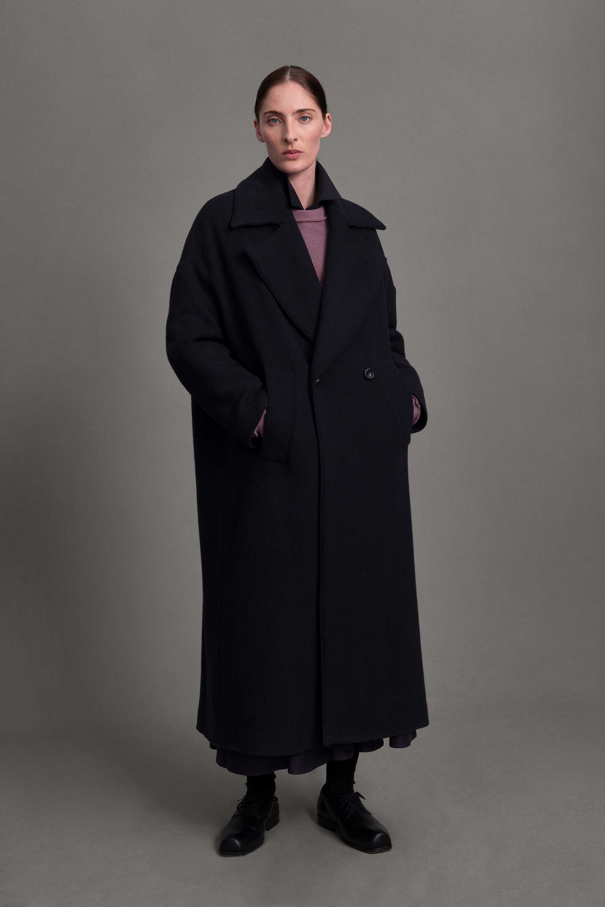 THE GROUNDSMAN COAT / CASHMERE HERRINGBONE INK