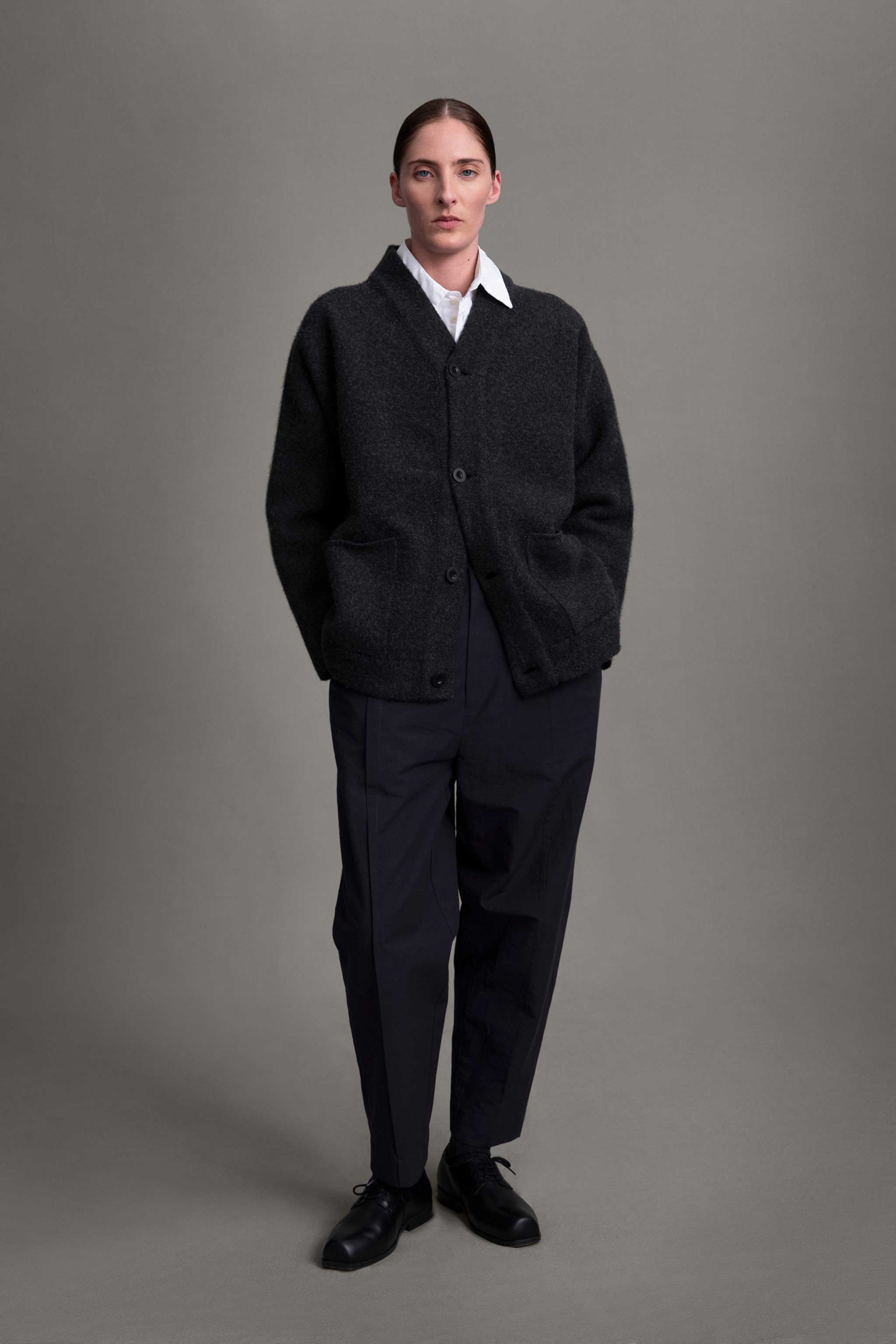 THE LIBRARIAN CARDIGAN / FELTED LAMBSWOOL CHARCOAL