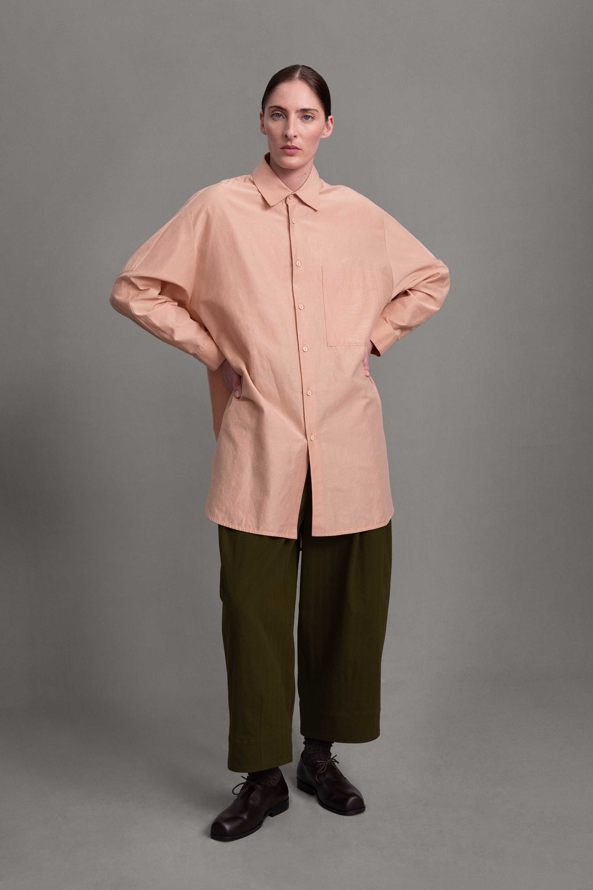 THE PAINTER SHIRT / COTTON SILK POWDER