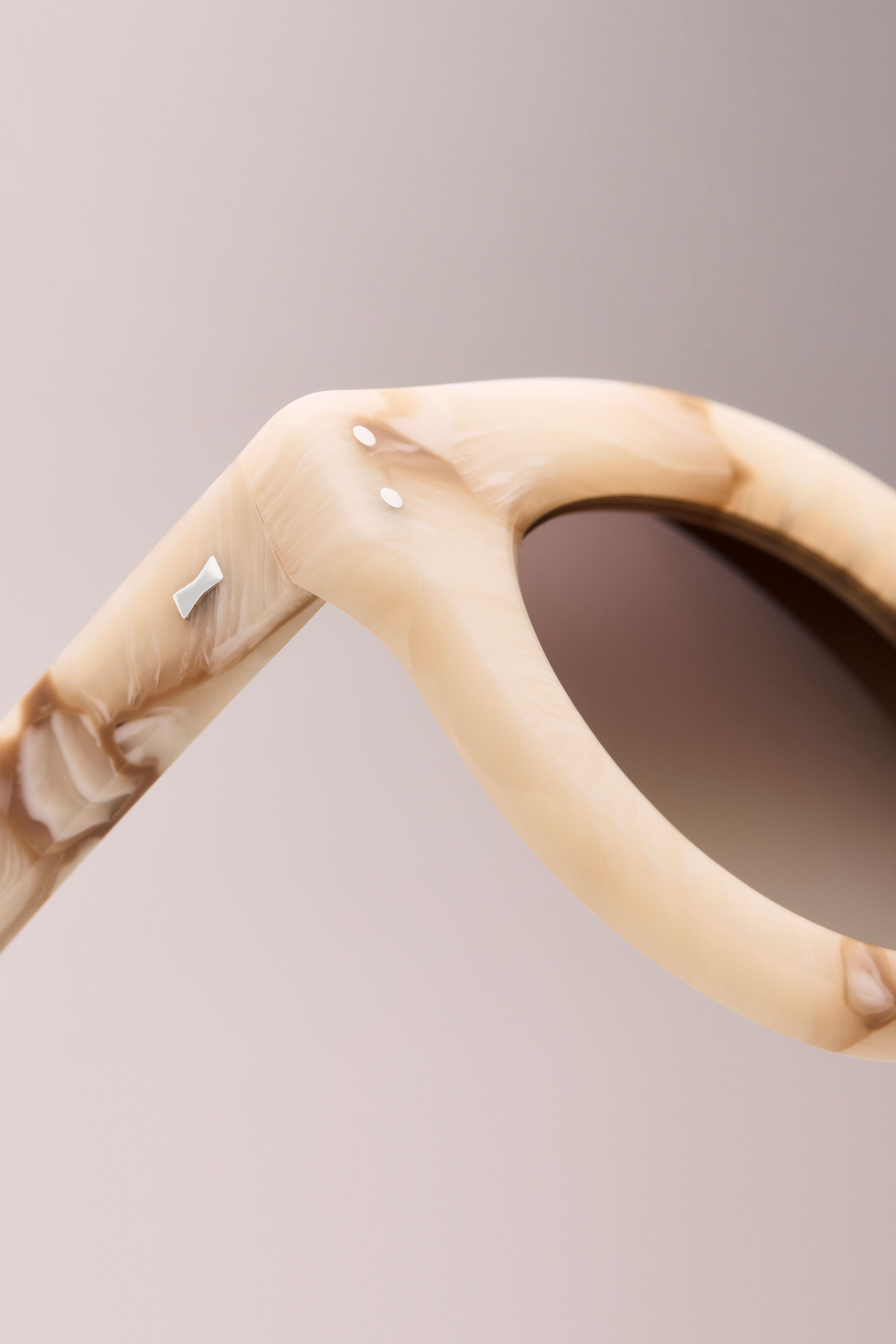 THE SCULPTOR SUNGLASSES / OYSTER