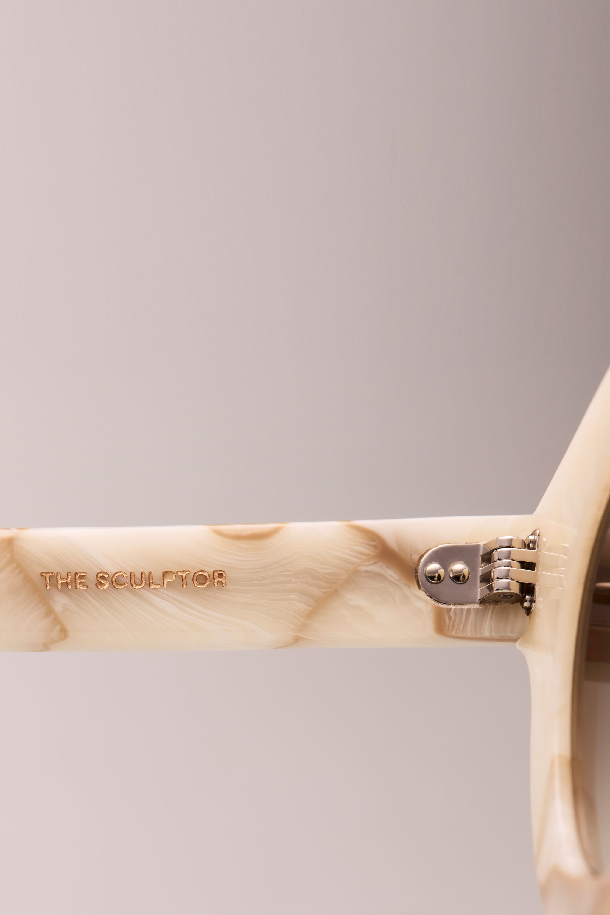 THE SCULPTOR SUNGLASSES / OYSTER