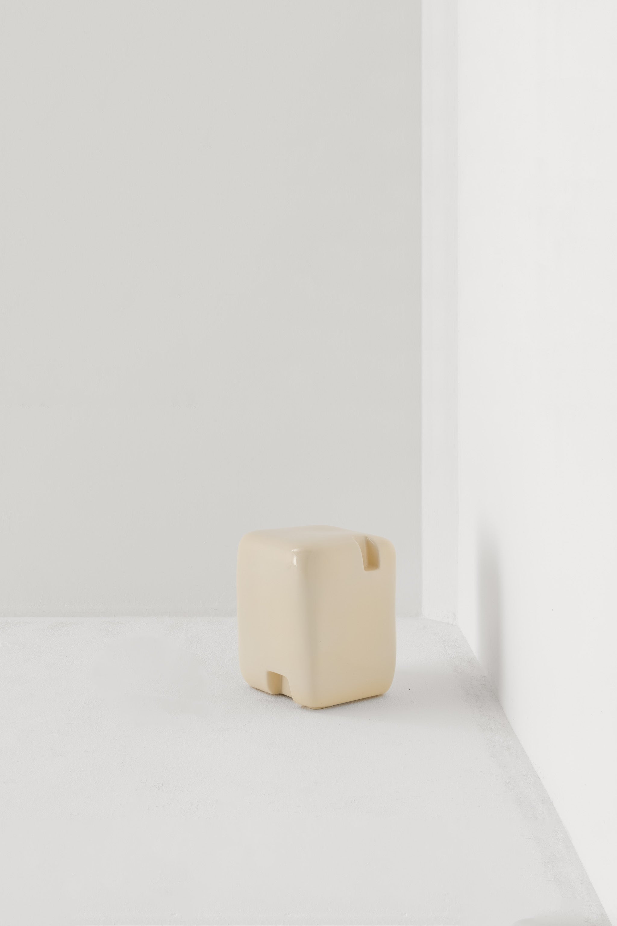 COBBLE TALL SIDE TABLE & STOOL / CREAM