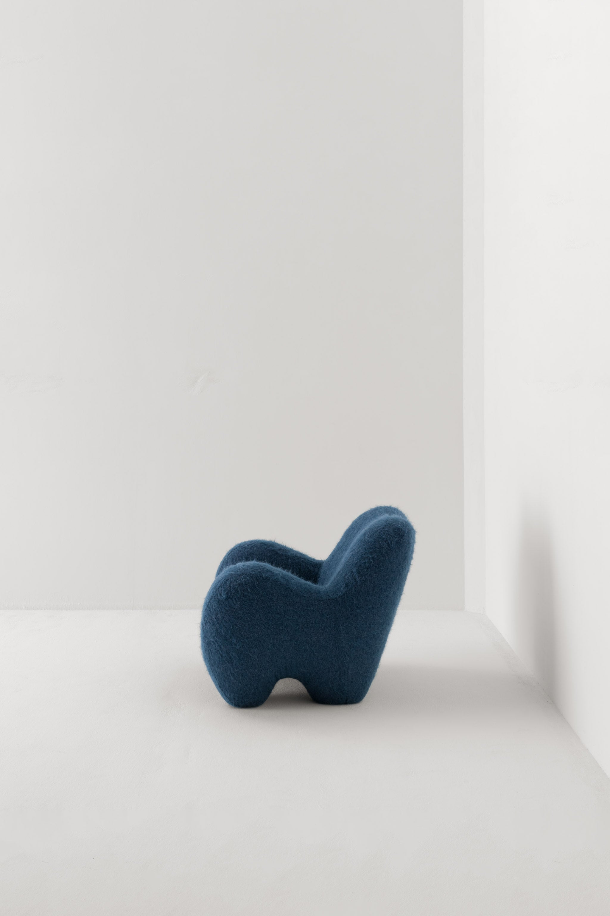 GUMMY ARMCHAIR / YETI ENCRE