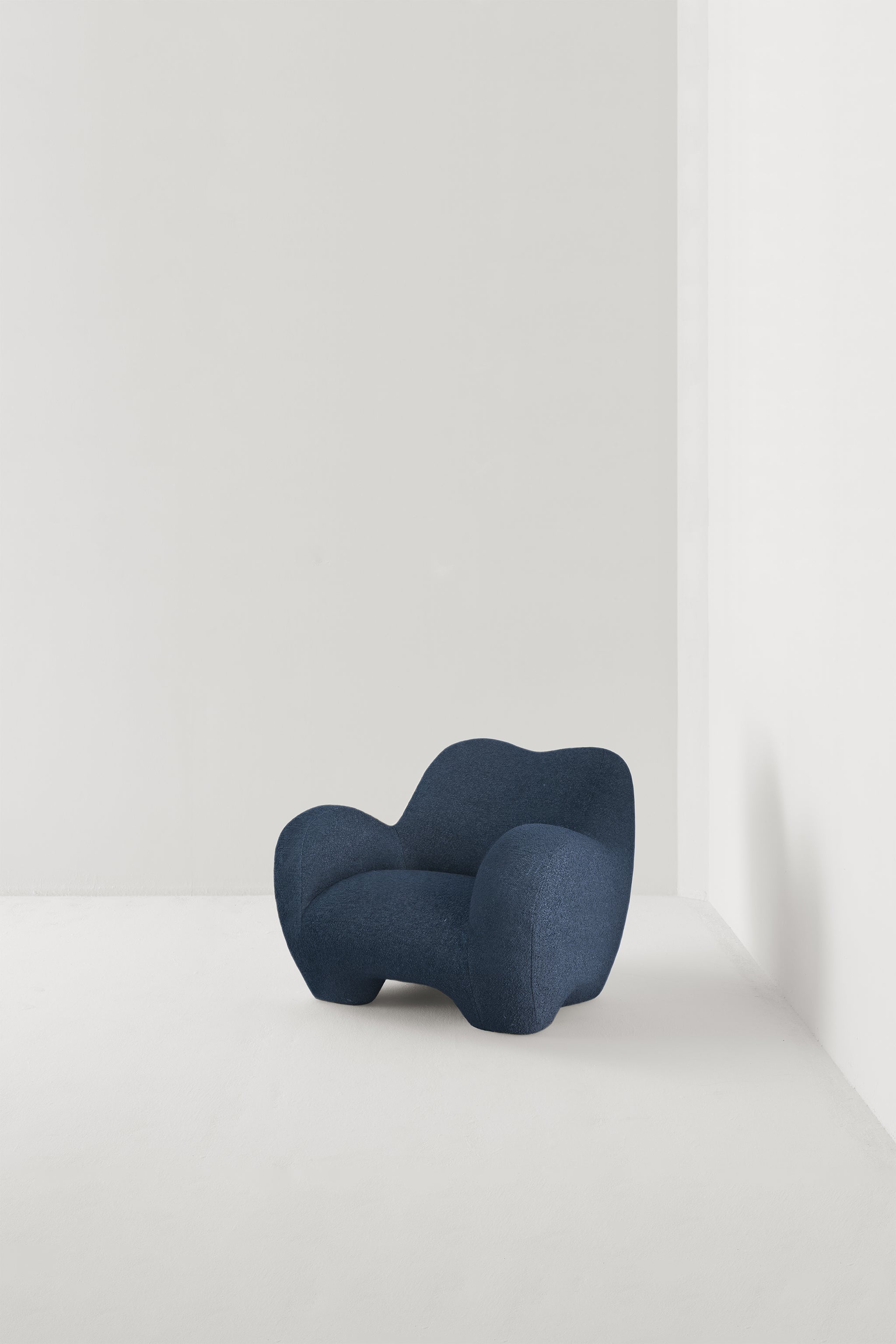 GUMMY ARMCHAIR / ISMAY BOUCLE MIDNIGHT