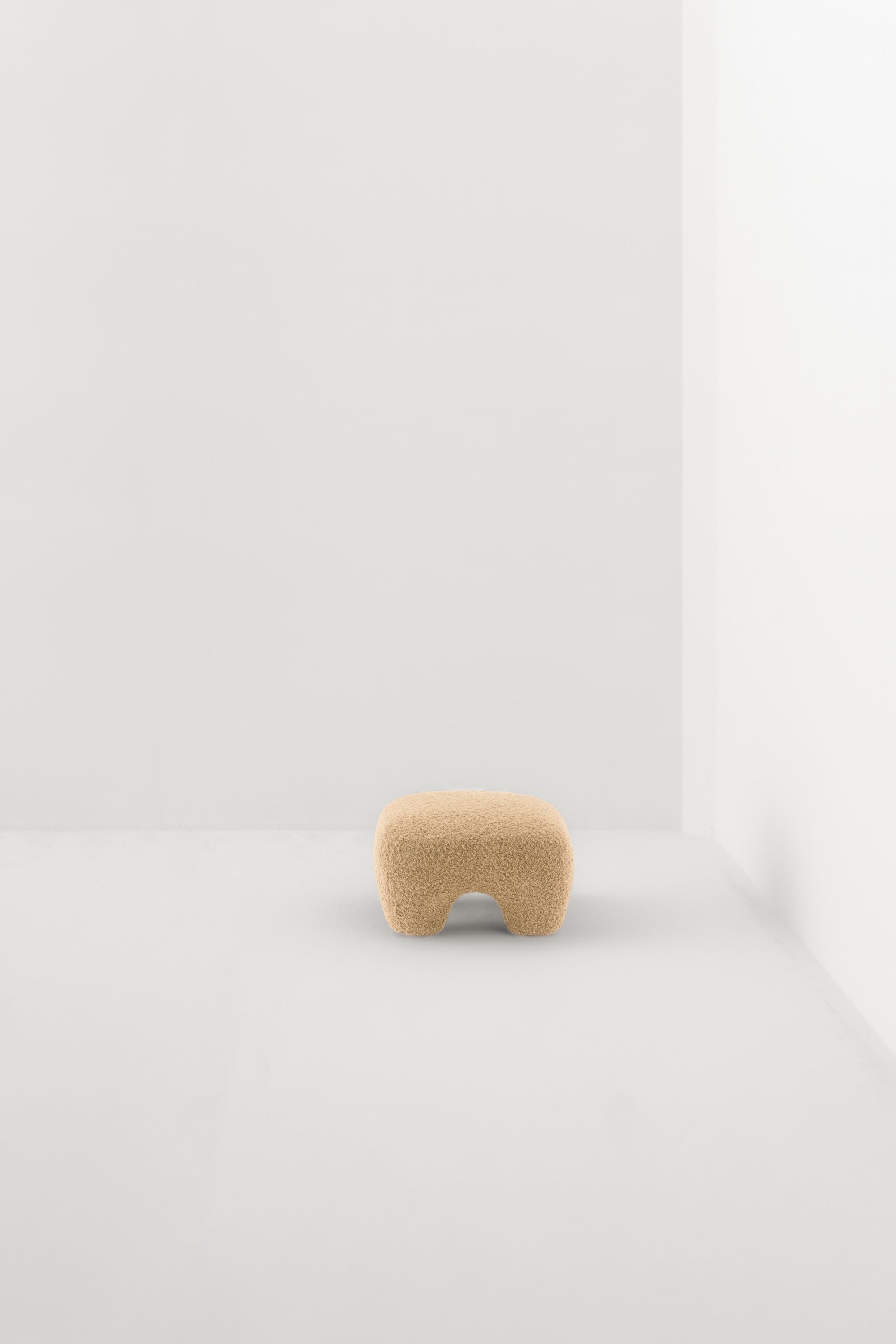 GUMMY FOOTSTOOL / OPIO ORZO