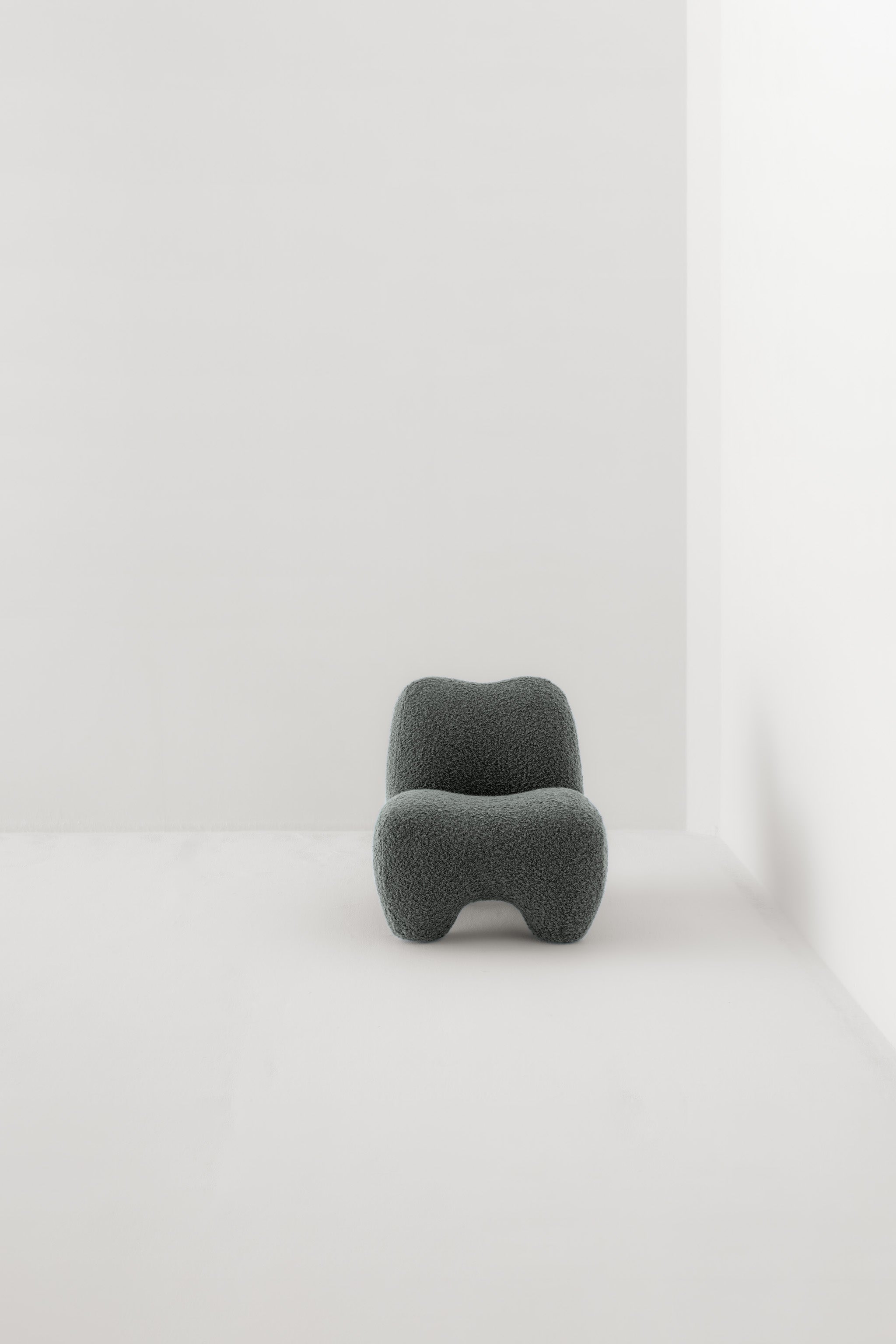 GUMMY LOUNGE CHAIR / OPIO EUCALIPTO
