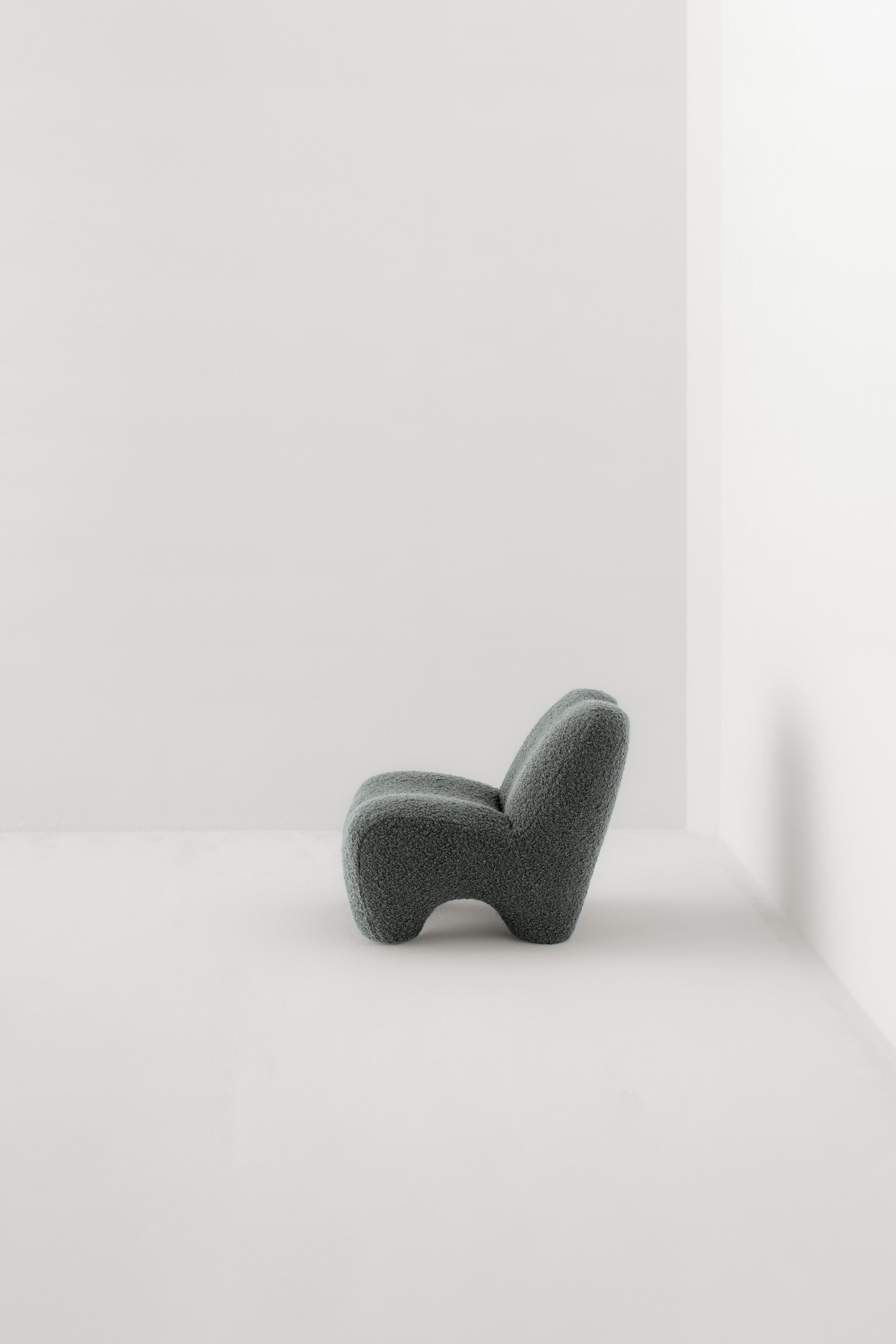 GUMMY LOUNGE CHAIR / OPIO EUCALIPTO