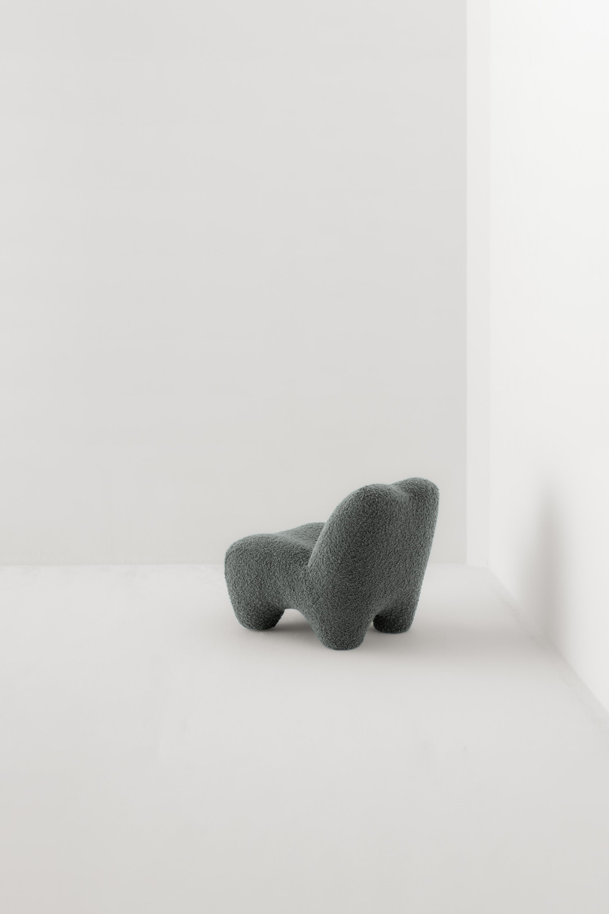 GUMMY LOUNGE CHAIR / OPIO EUCALIPTO