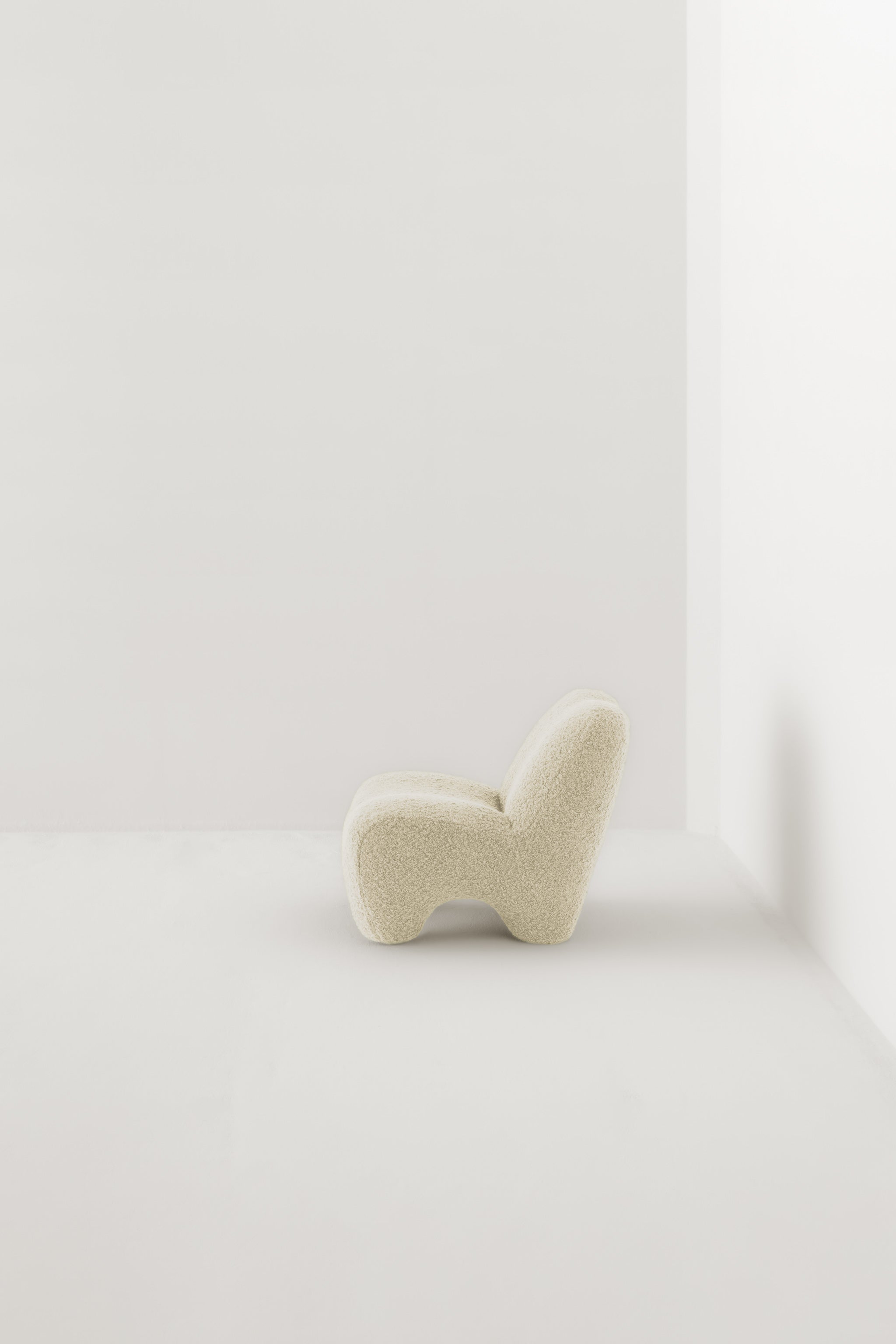 GUMMY LOUNGE CHAIR / OPIO NATUREL