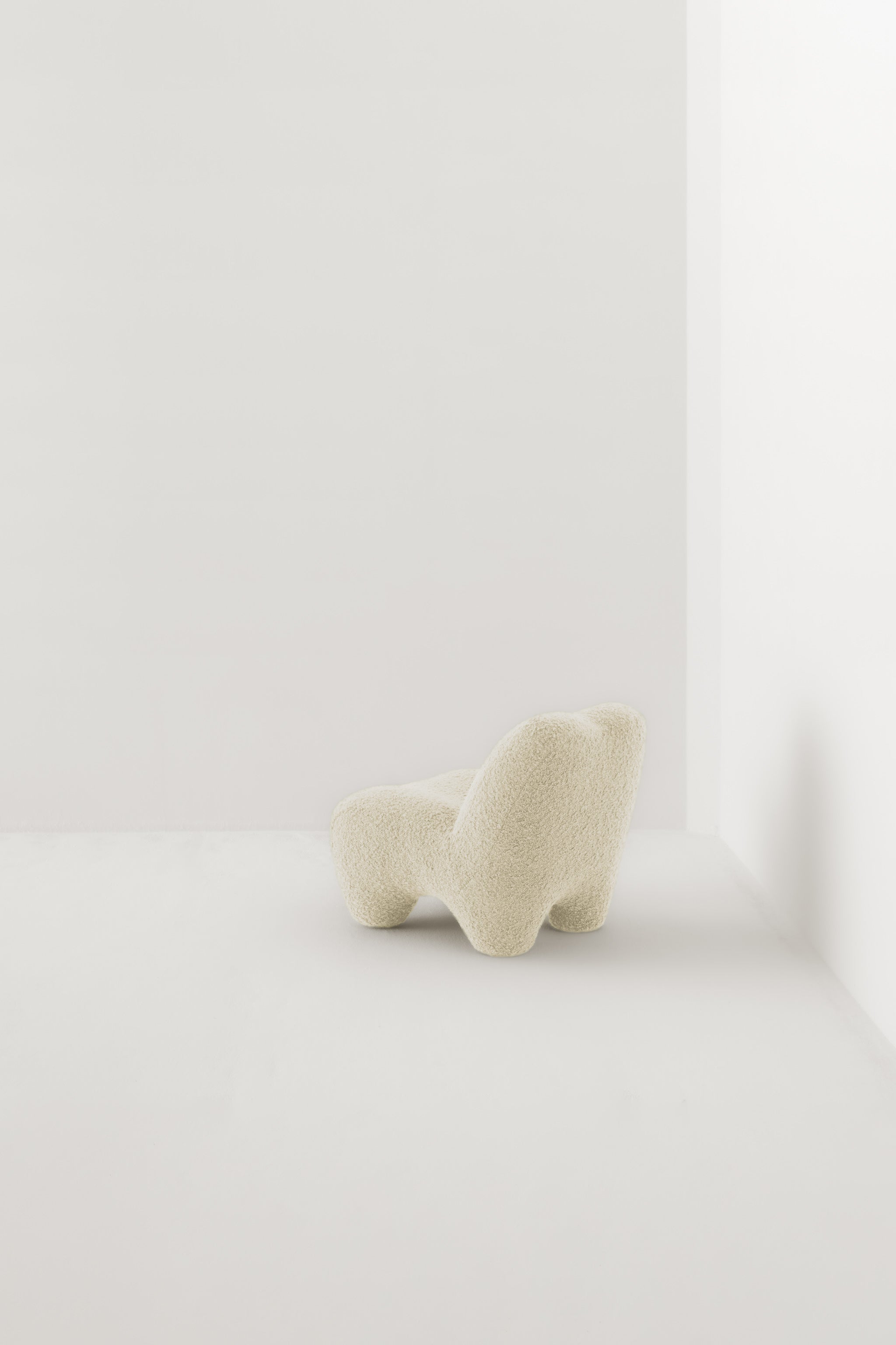 GUMMY LOUNGE CHAIR / OPIO NATUREL