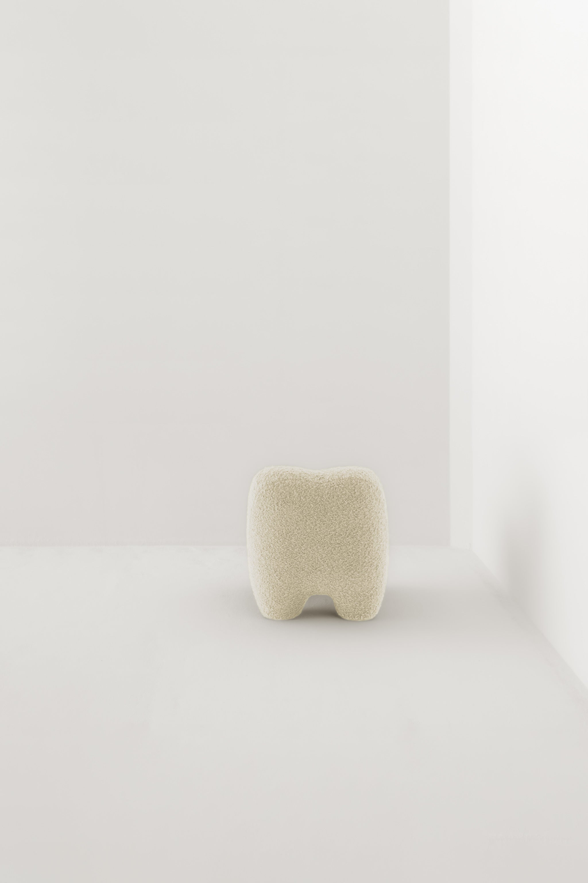 GUMMY LOUNGE CHAIR / OPIO NATUREL