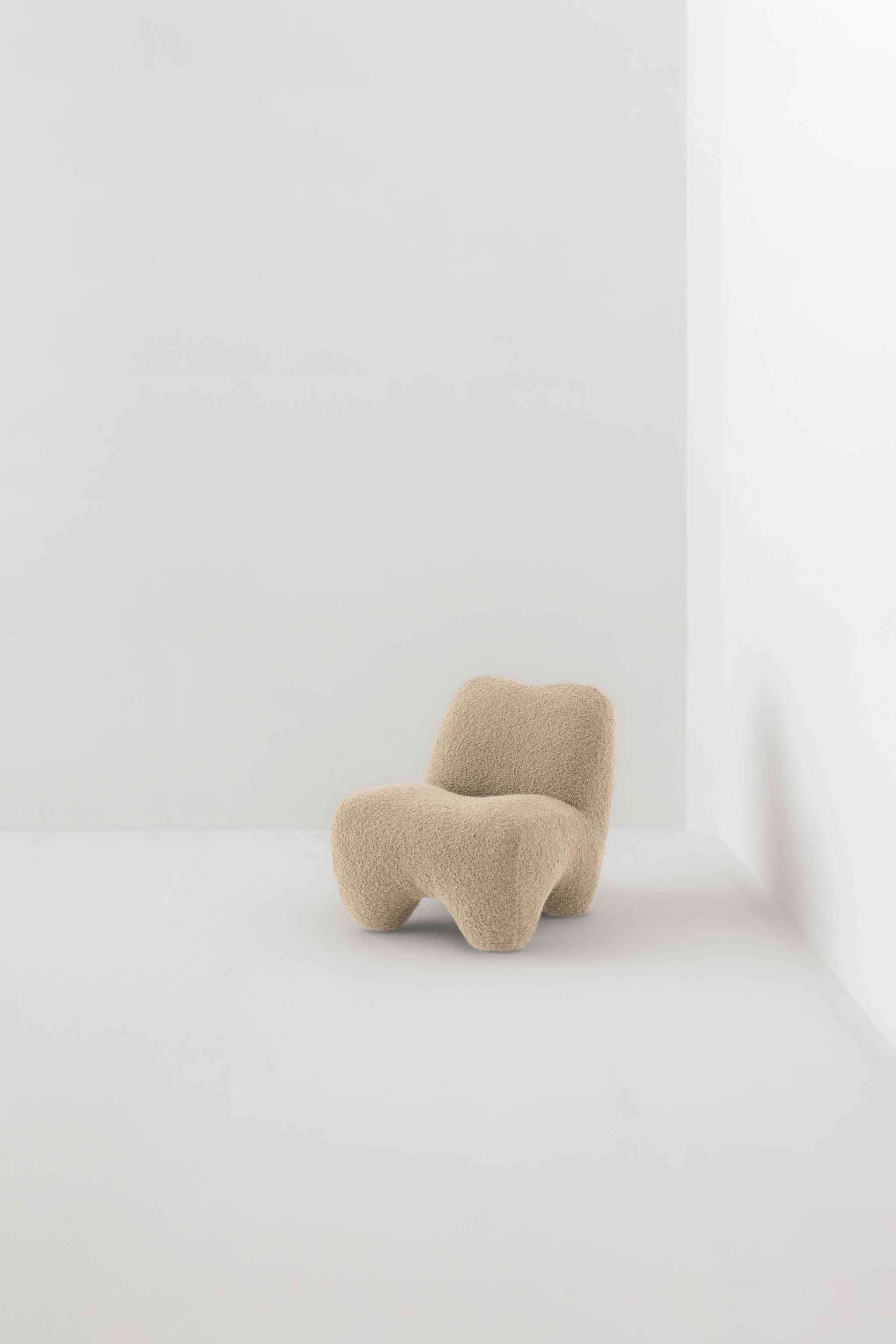 GUMMY LOUNGE CHAIR / OPIO ORZO