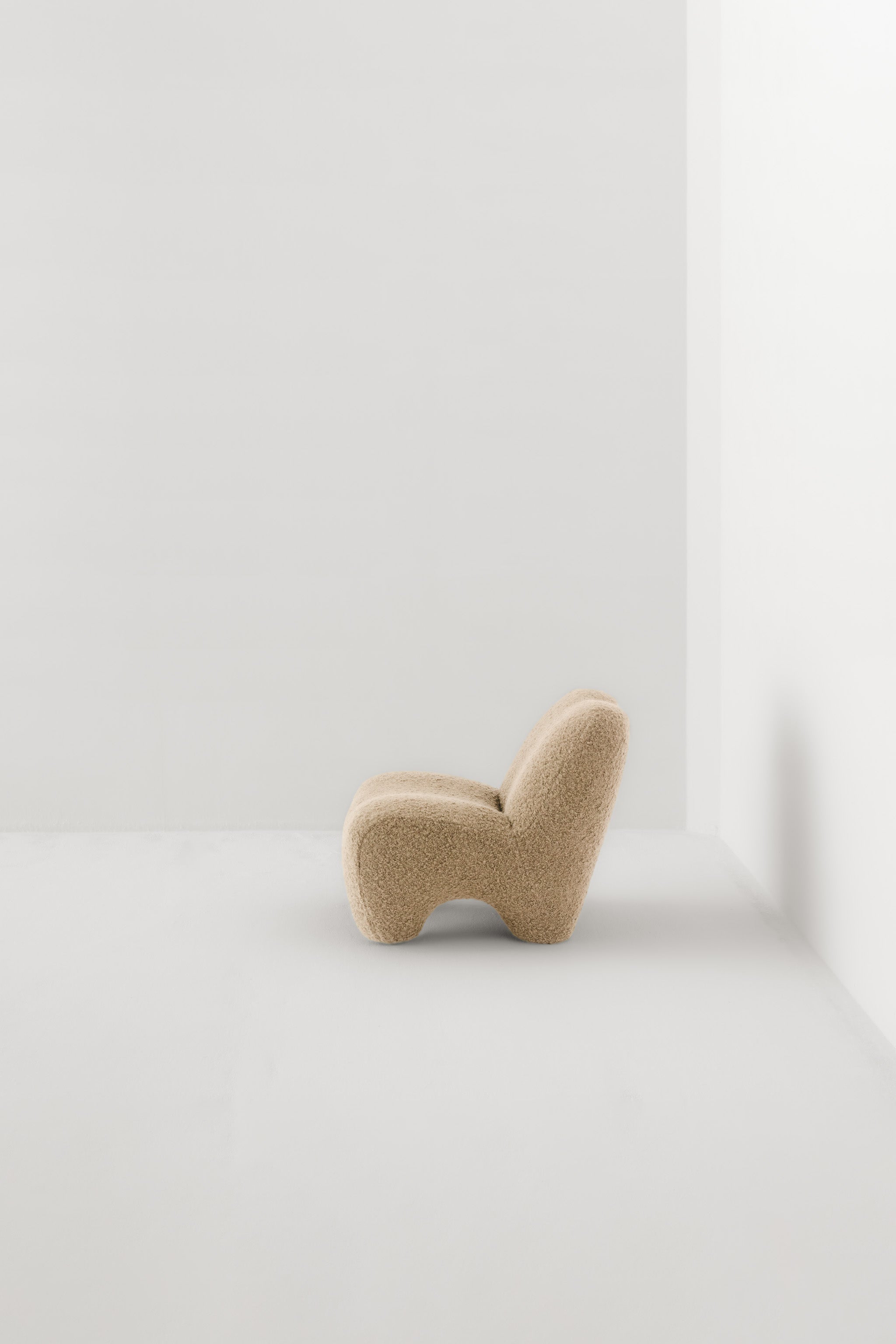 GUMMY LOUNGE CHAIR / OPIO ORZO
