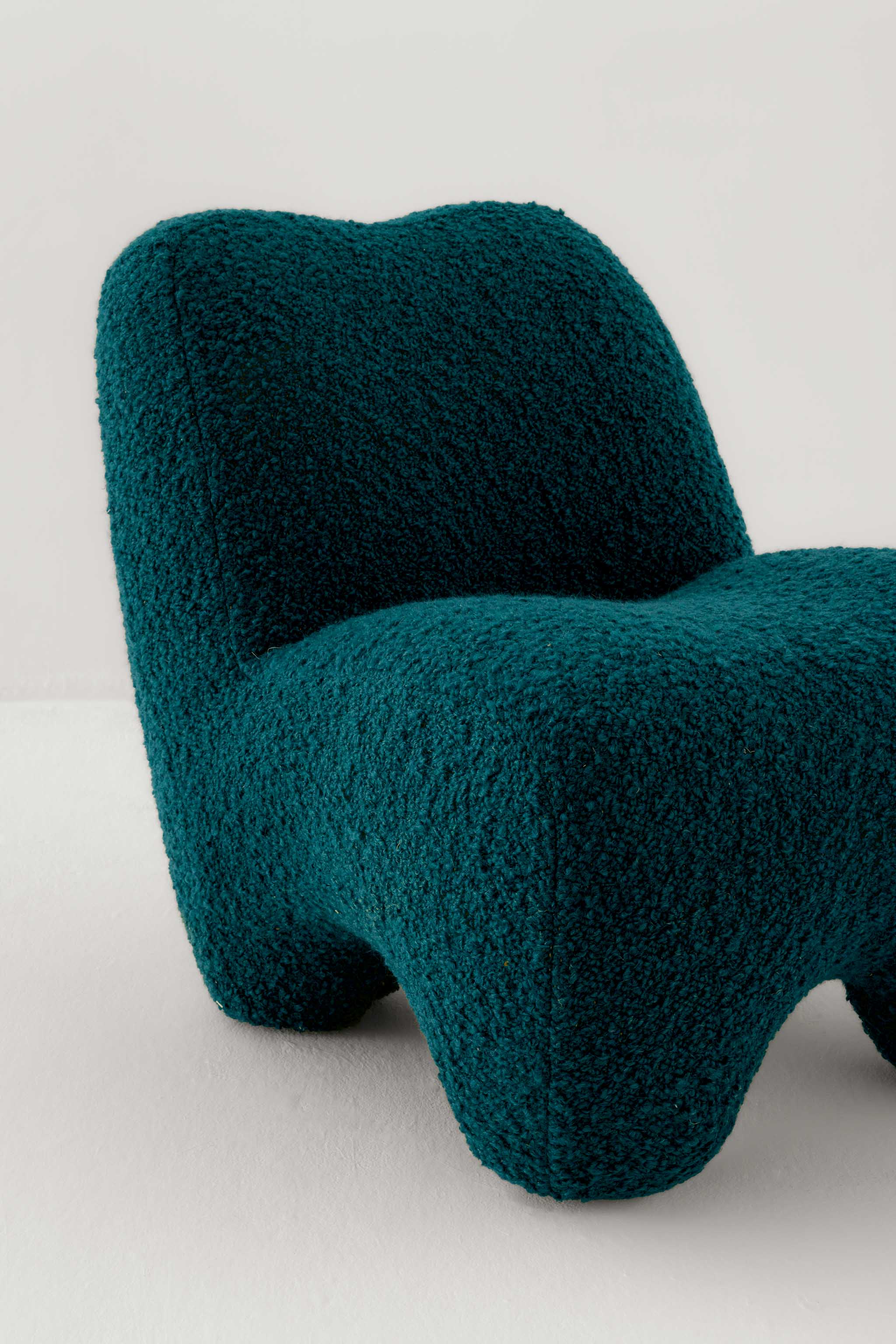 GUMMY LOUNGE CHAIR / OPIO PRUSSIANA