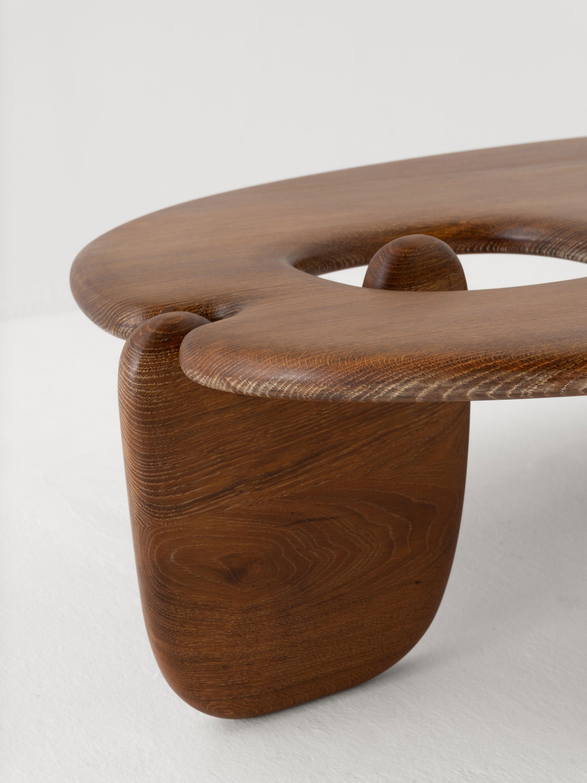 PALETTE COFFEE TABLE / LIMED OAK