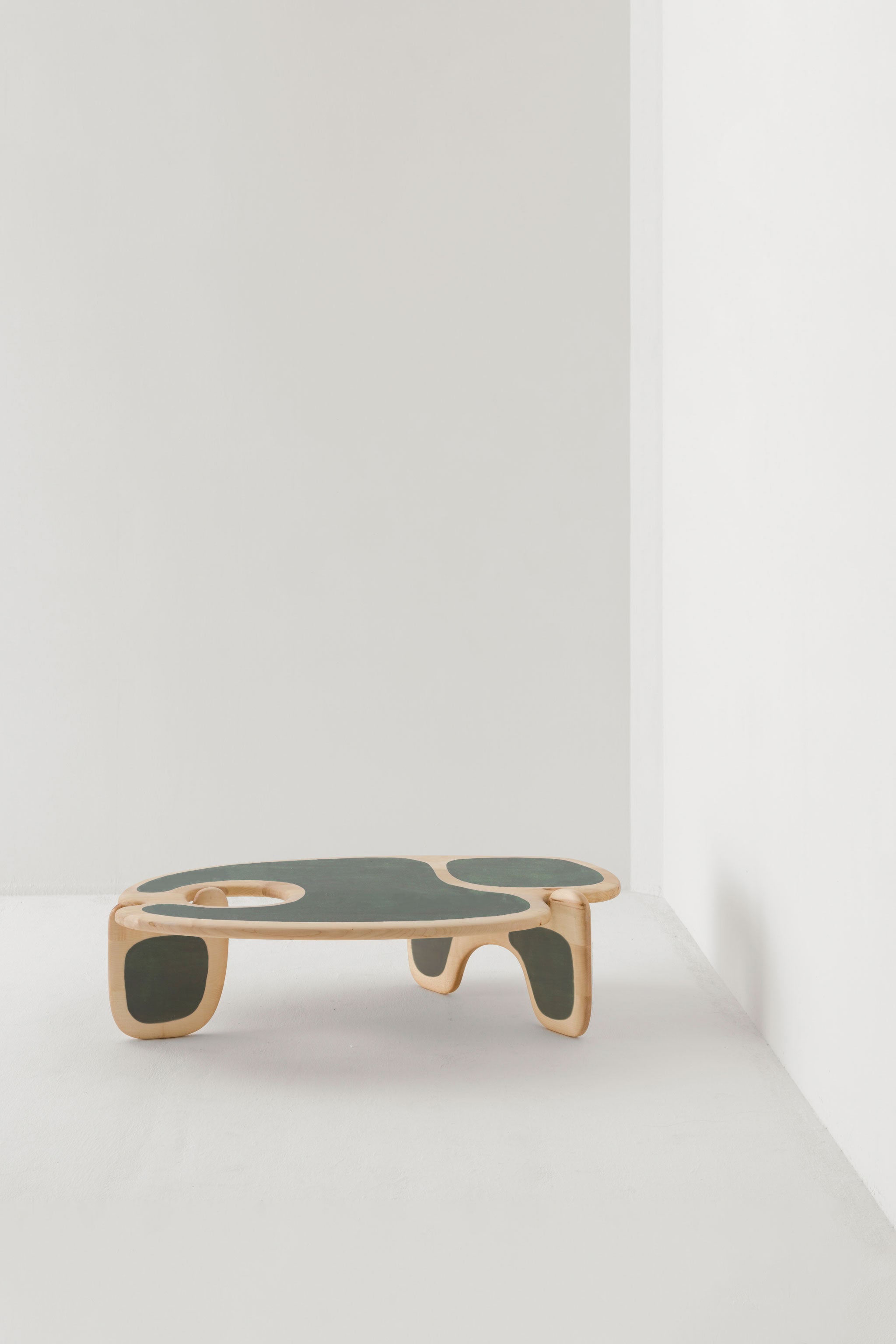 PALETTE COFFEE TABLE / SYCAMORE SAPPHIRE