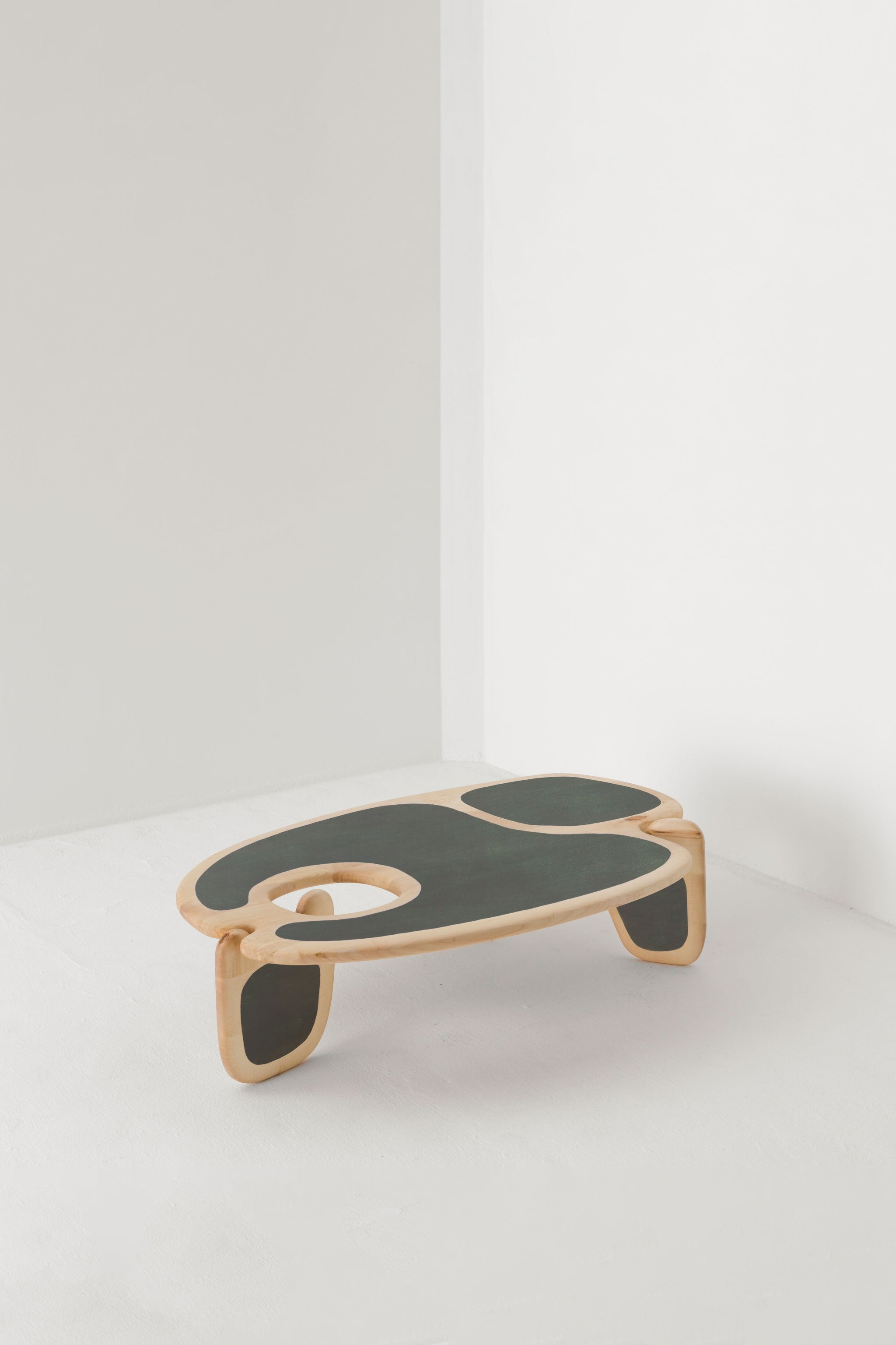 PALETTE COFFEE TABLE / SYCAMORE SAPPHIRE