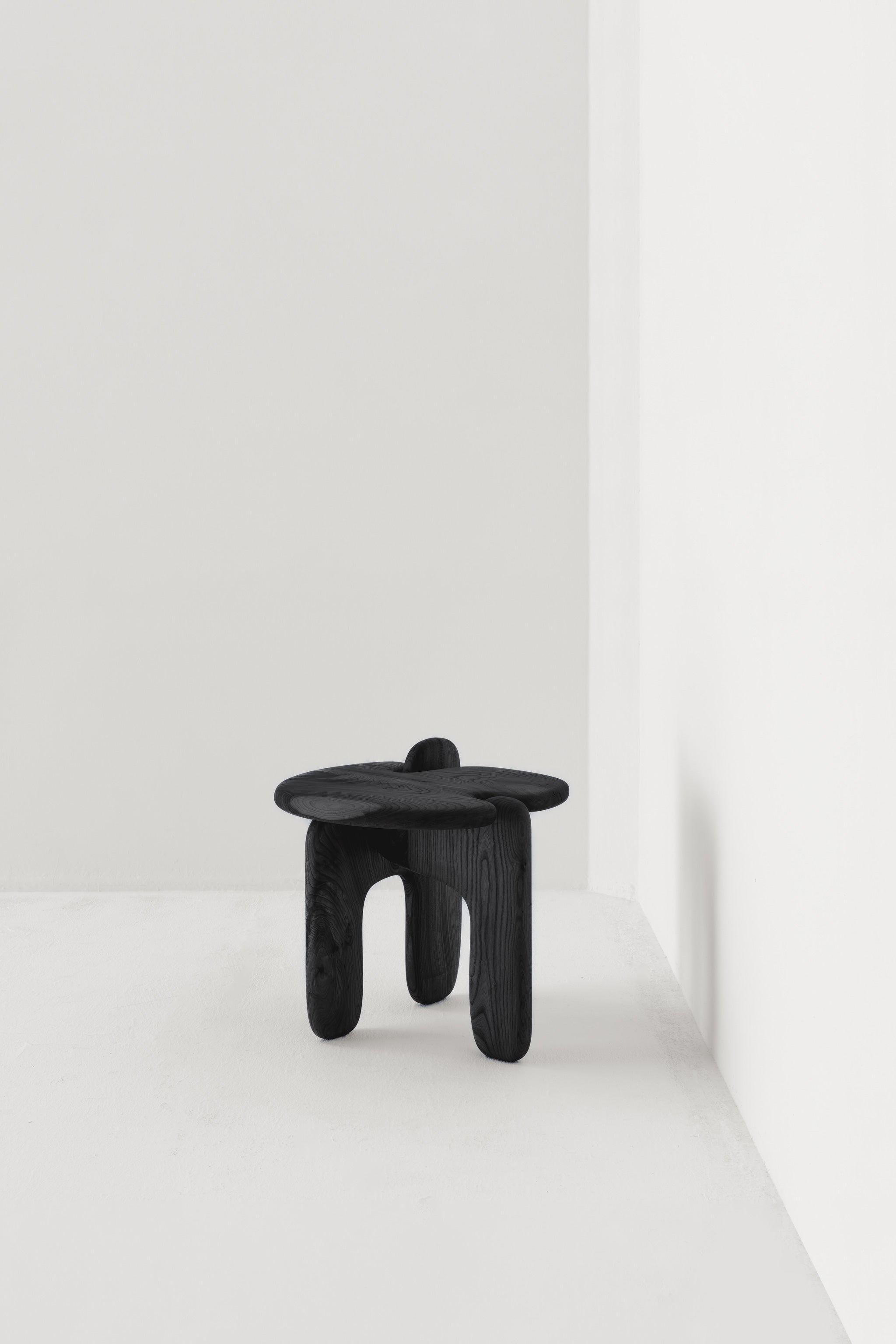 PALETTE SIDE TABLE / SCORCHED OAK