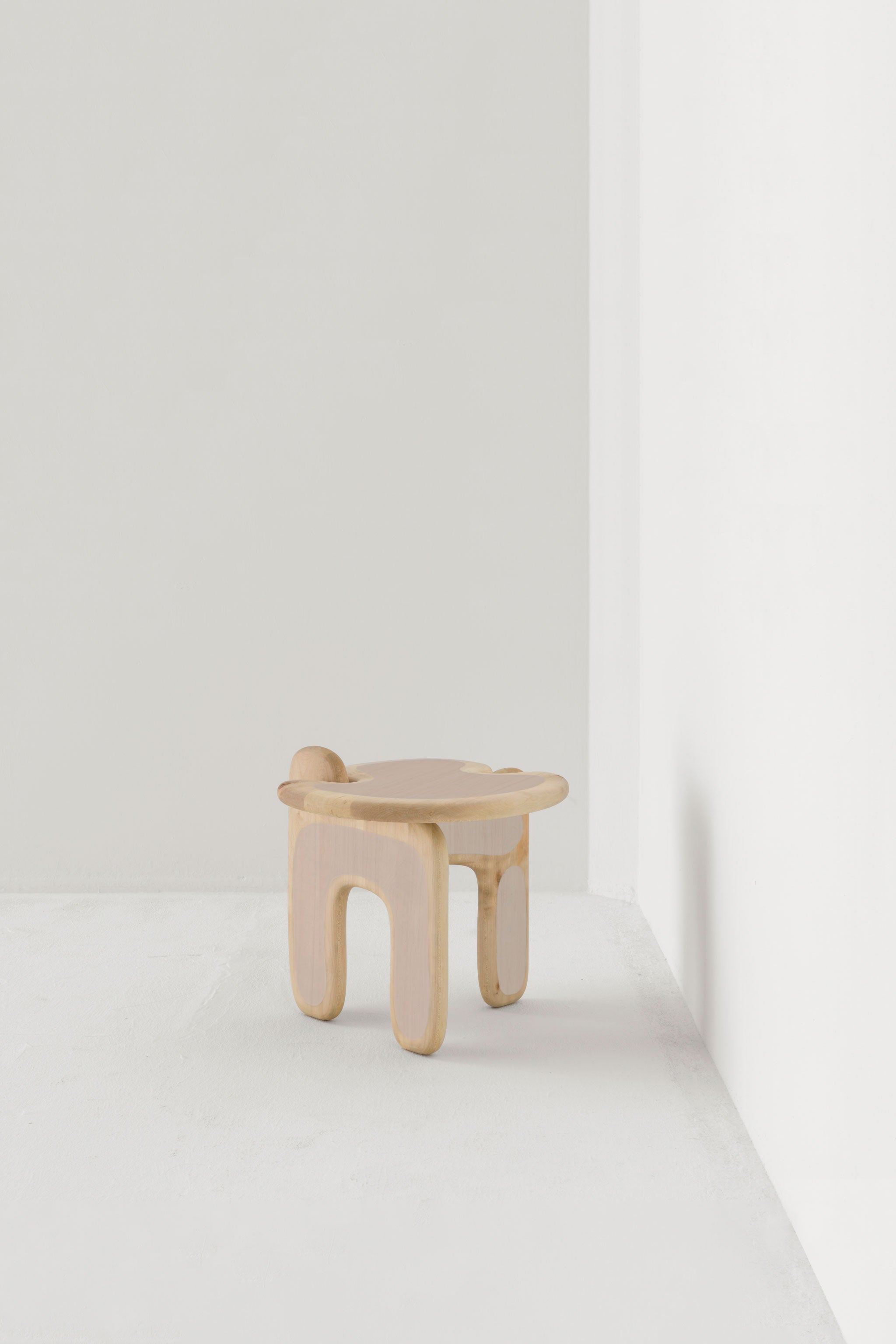 PALETTE SIDE TABLE / SOFT LILAC