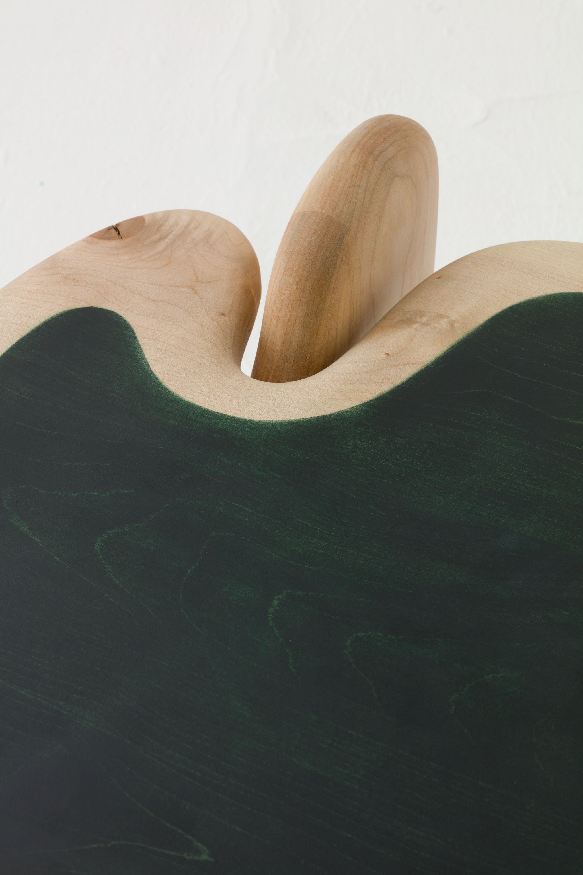 PALETTE SIDE TABLE / SYCAMORE SAPPHIRE