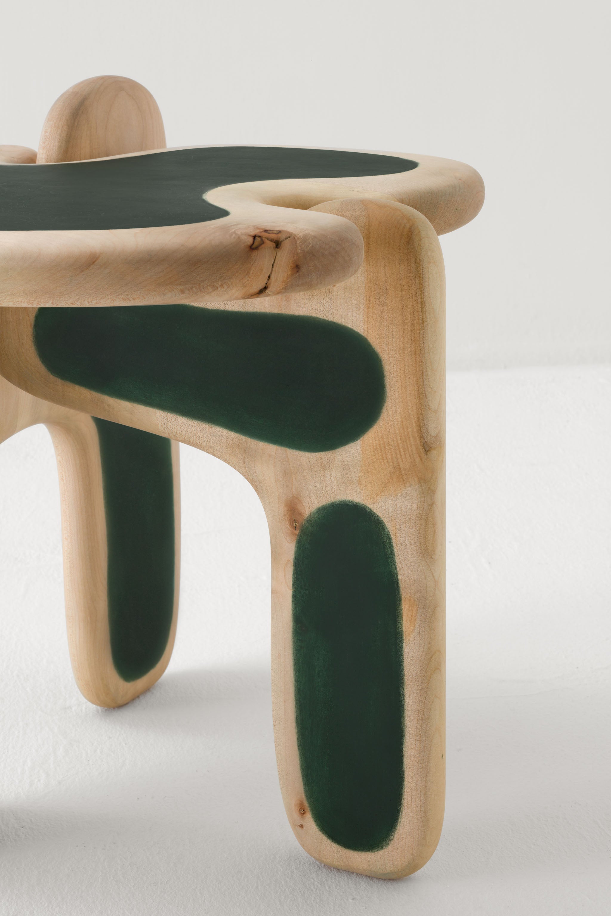 PALETTE SIDE TABLE / SYCAMORE SAPPHIRE