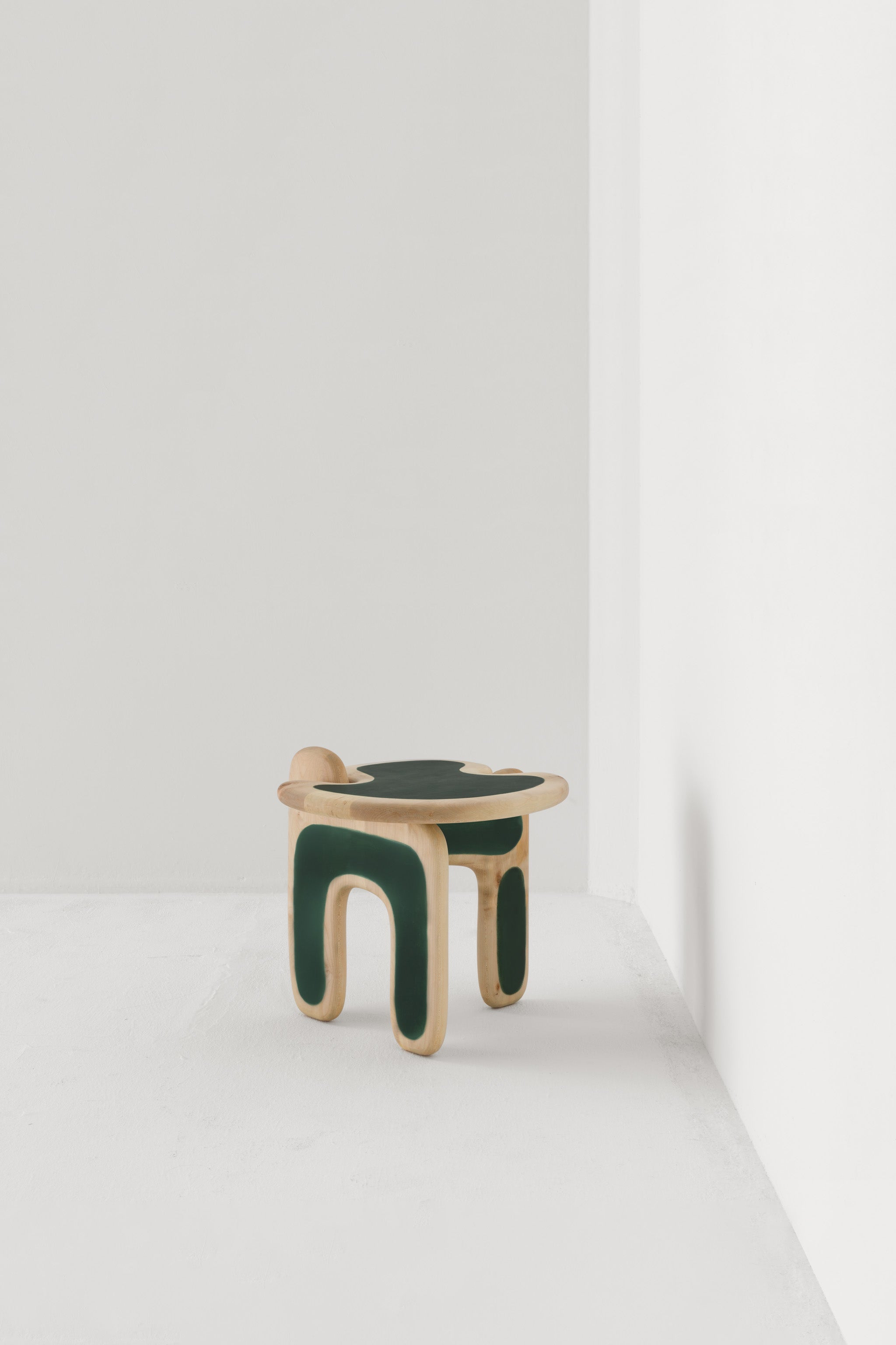 PALETTE SIDE TABLE / SYCAMORE SAPPHIRE