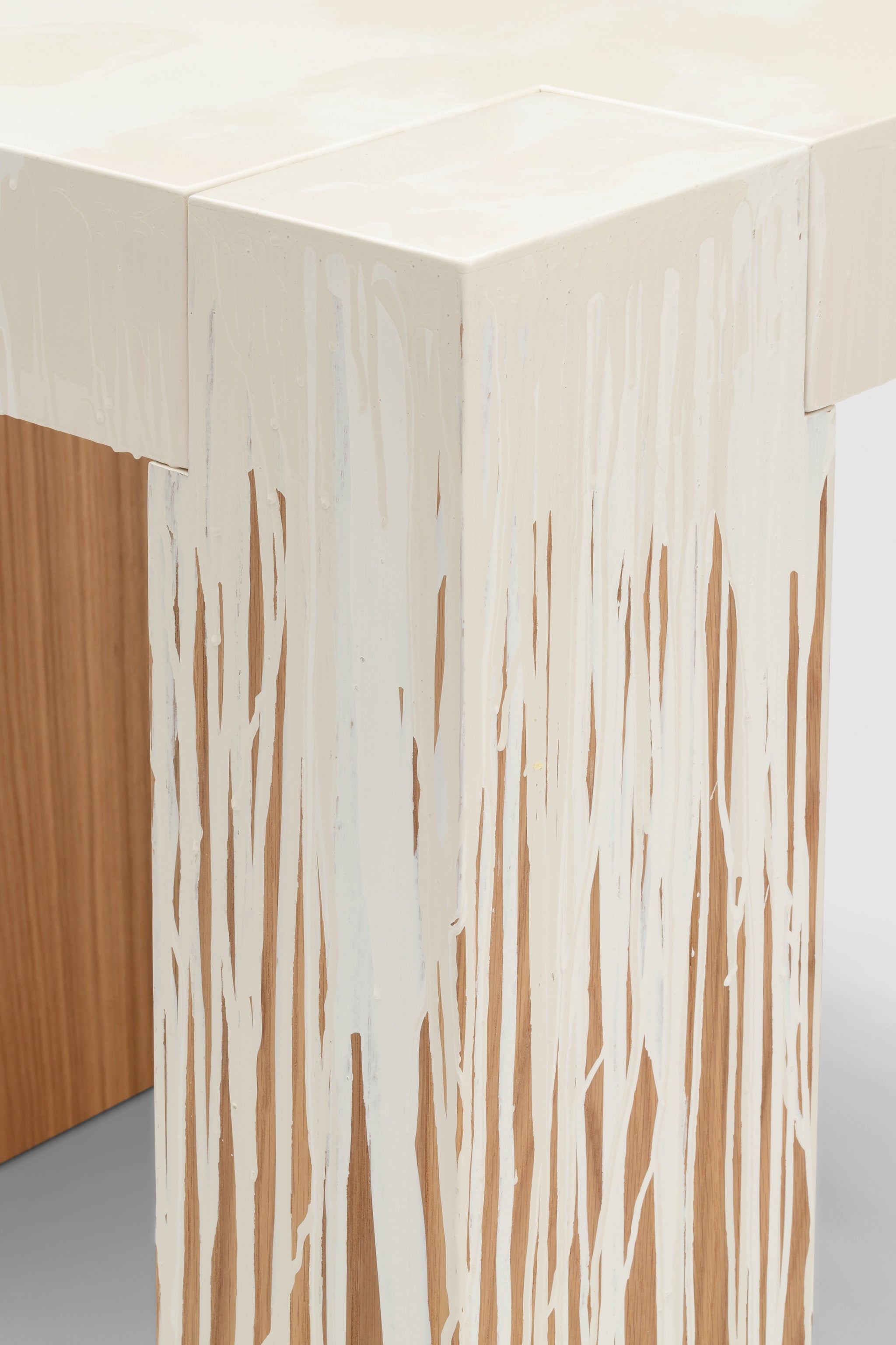 Sculpture Dining Table / Cream Chalk