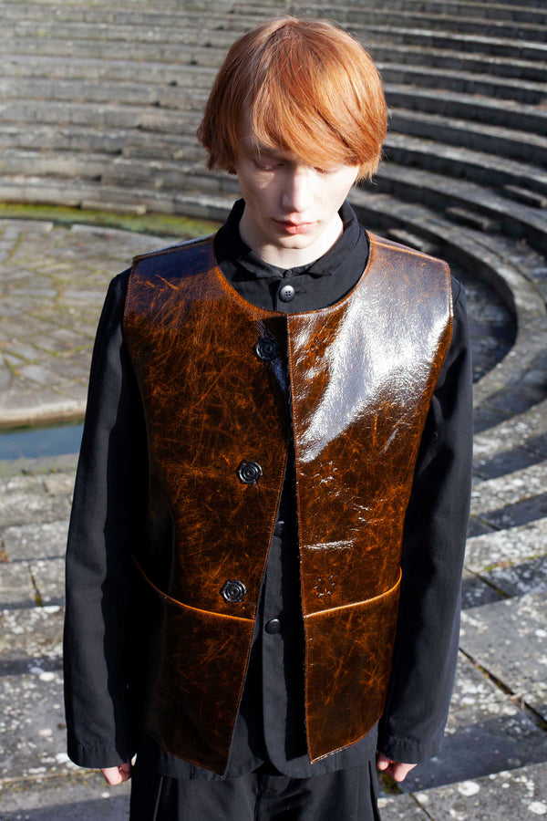 THE BRONZE CASTER GILET / RESIN COATED WOOL AGATE