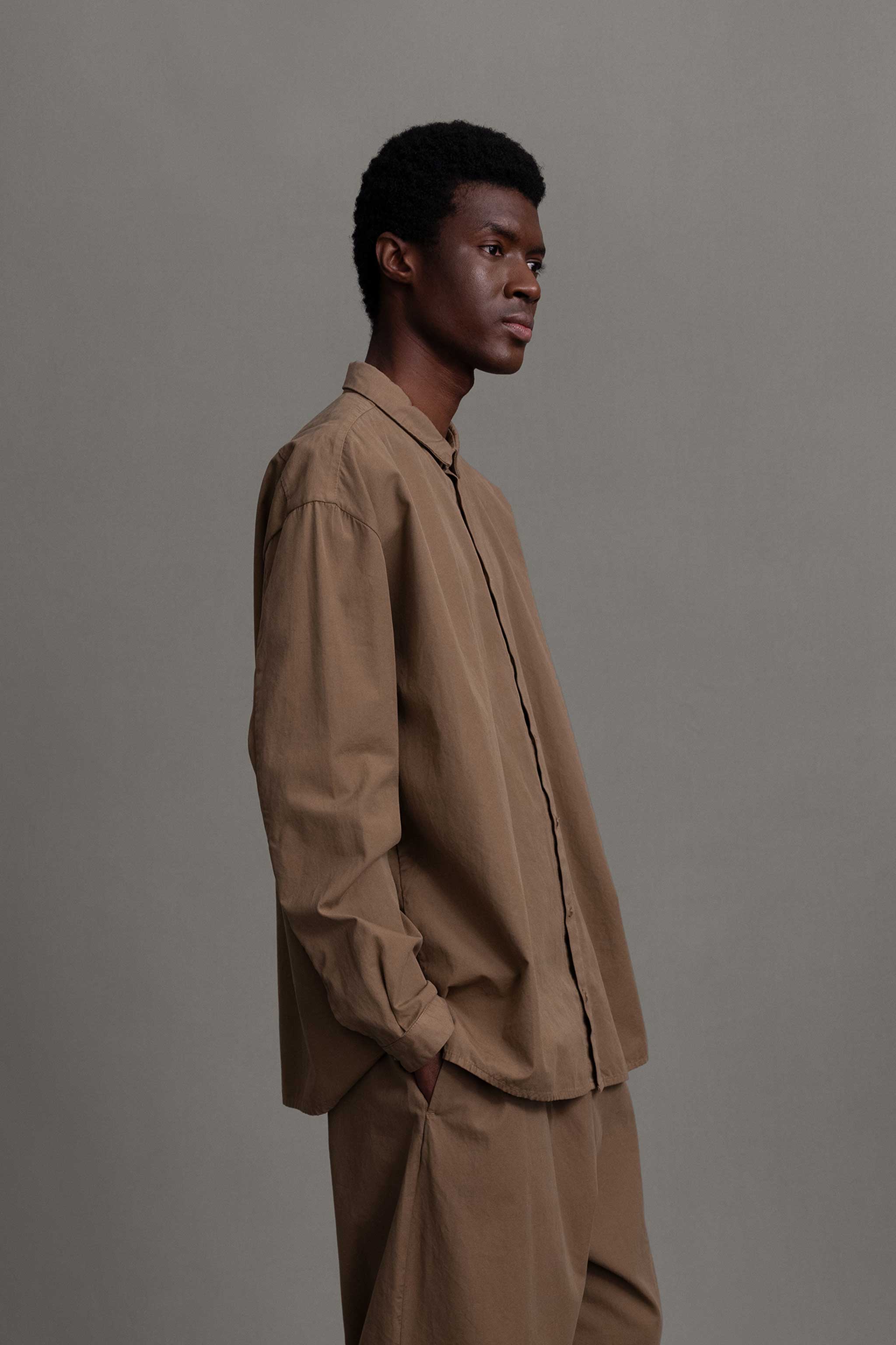 THE DRAUGHTSMAN SHIRT / FINE CANVAS CARDAMOM