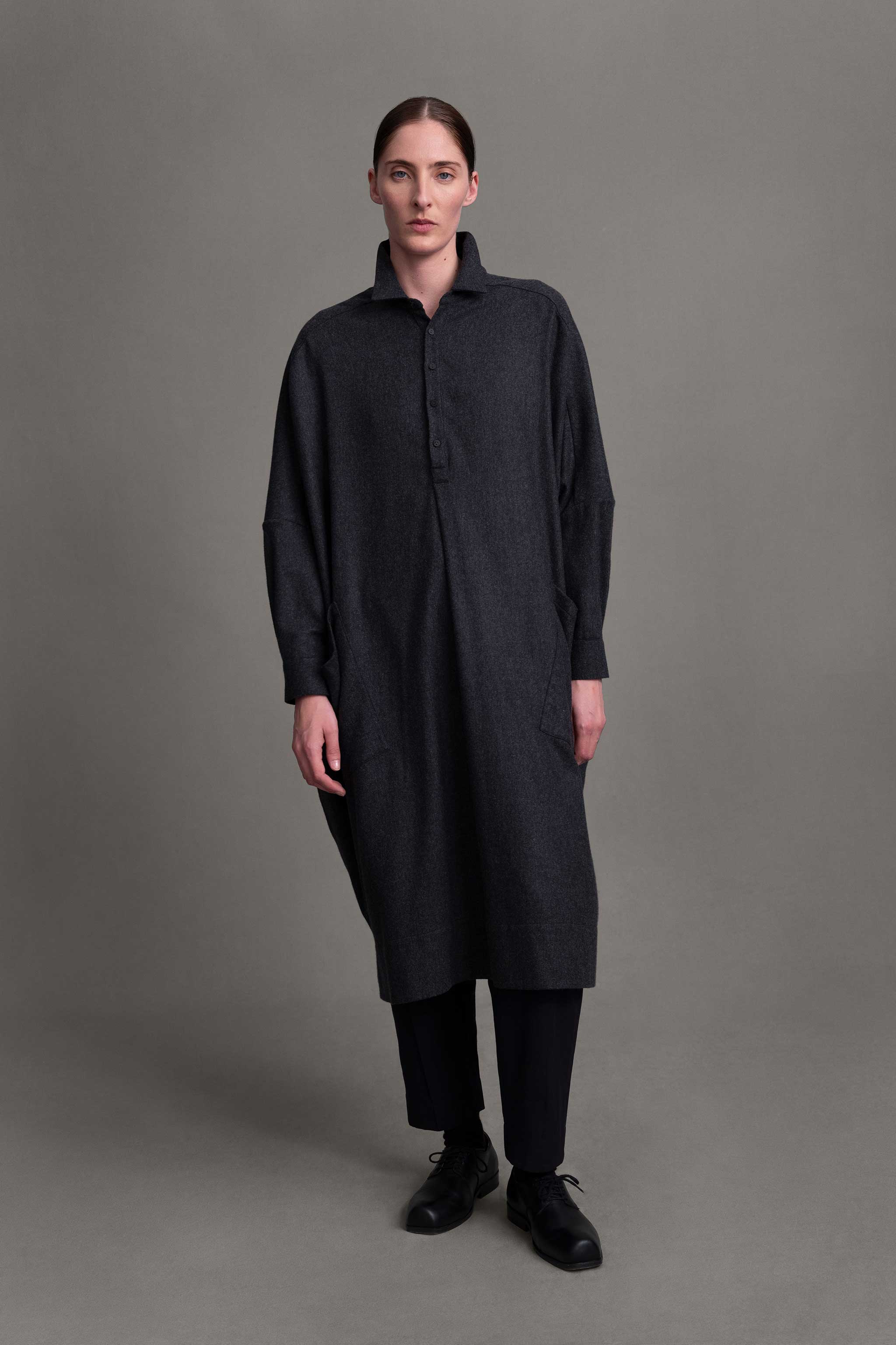 THE FRAMER DRESS / WOOL CASH FLANNEL CHARCOAL