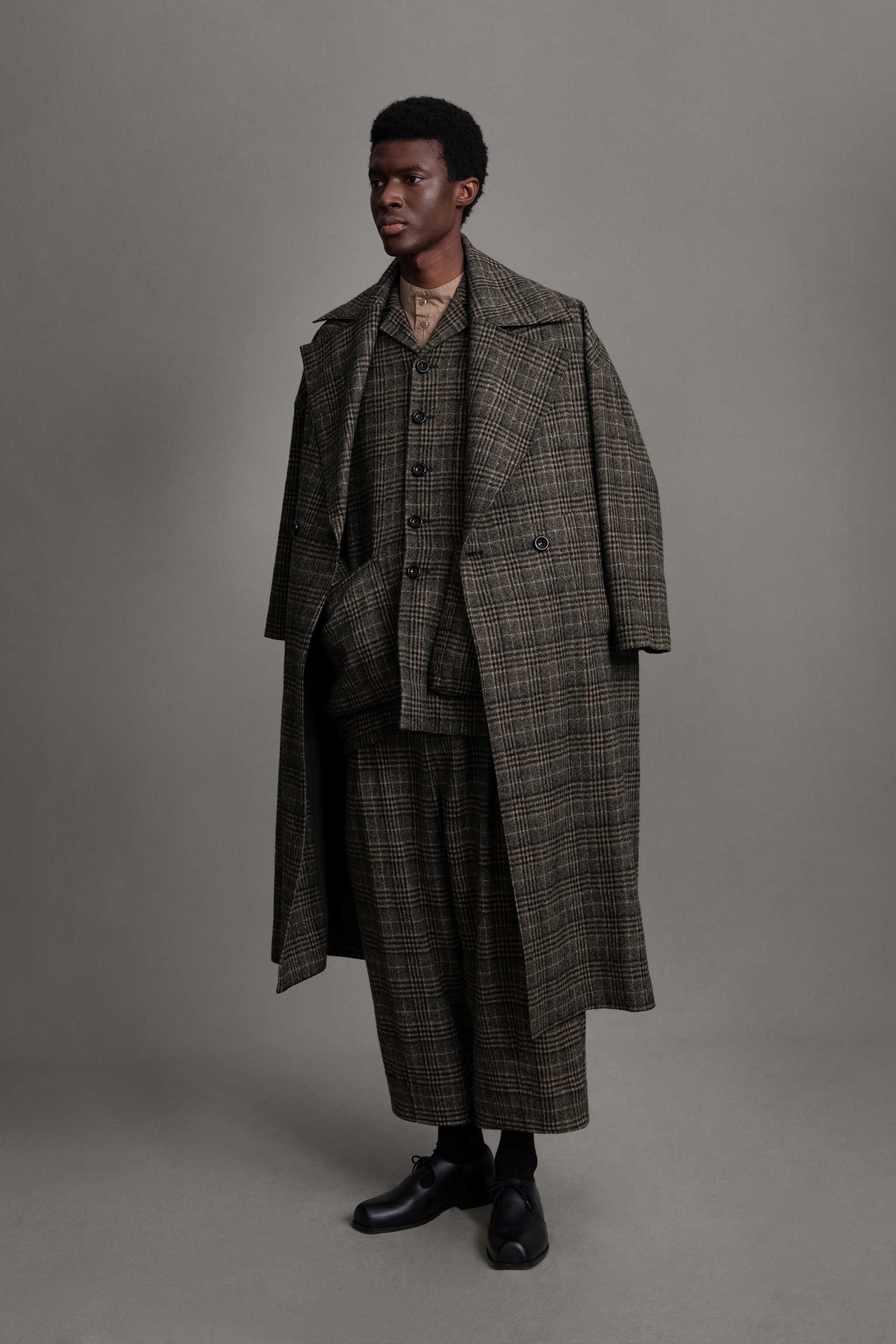 THE GROUNDSMAN COAT / PRINCE OF WALES CARDAMOM