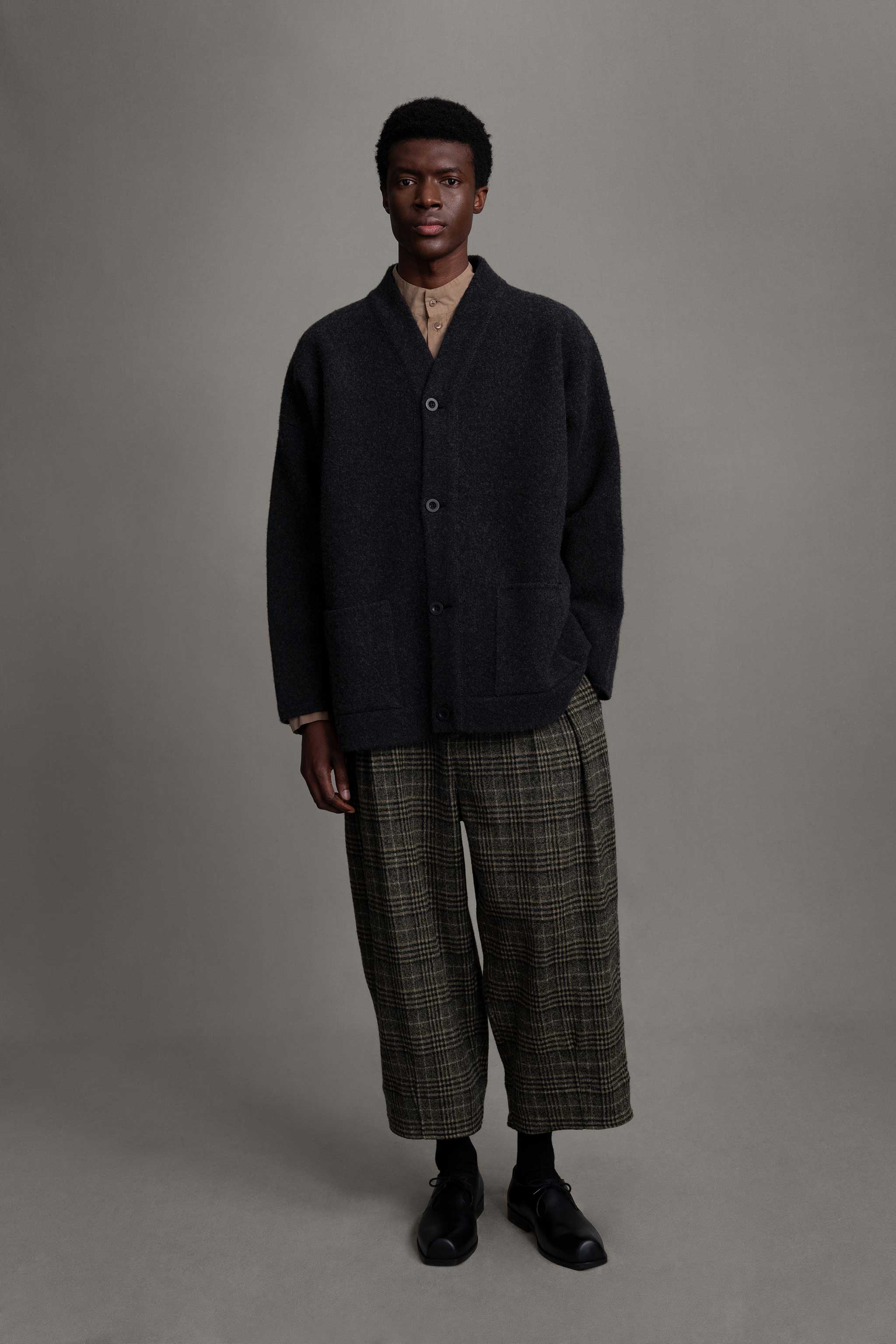 THE LIBRARIAN CARDIGAN / FELTED LAMBSWOOL CHARCOAL