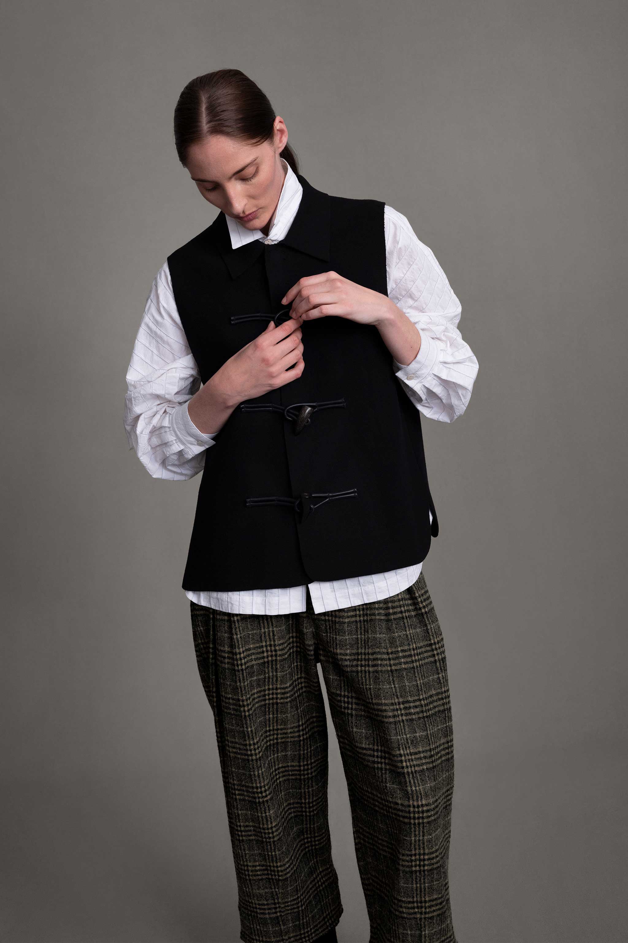 THE UPHOLSTERER VEST / RAW CUT FELT FLINT