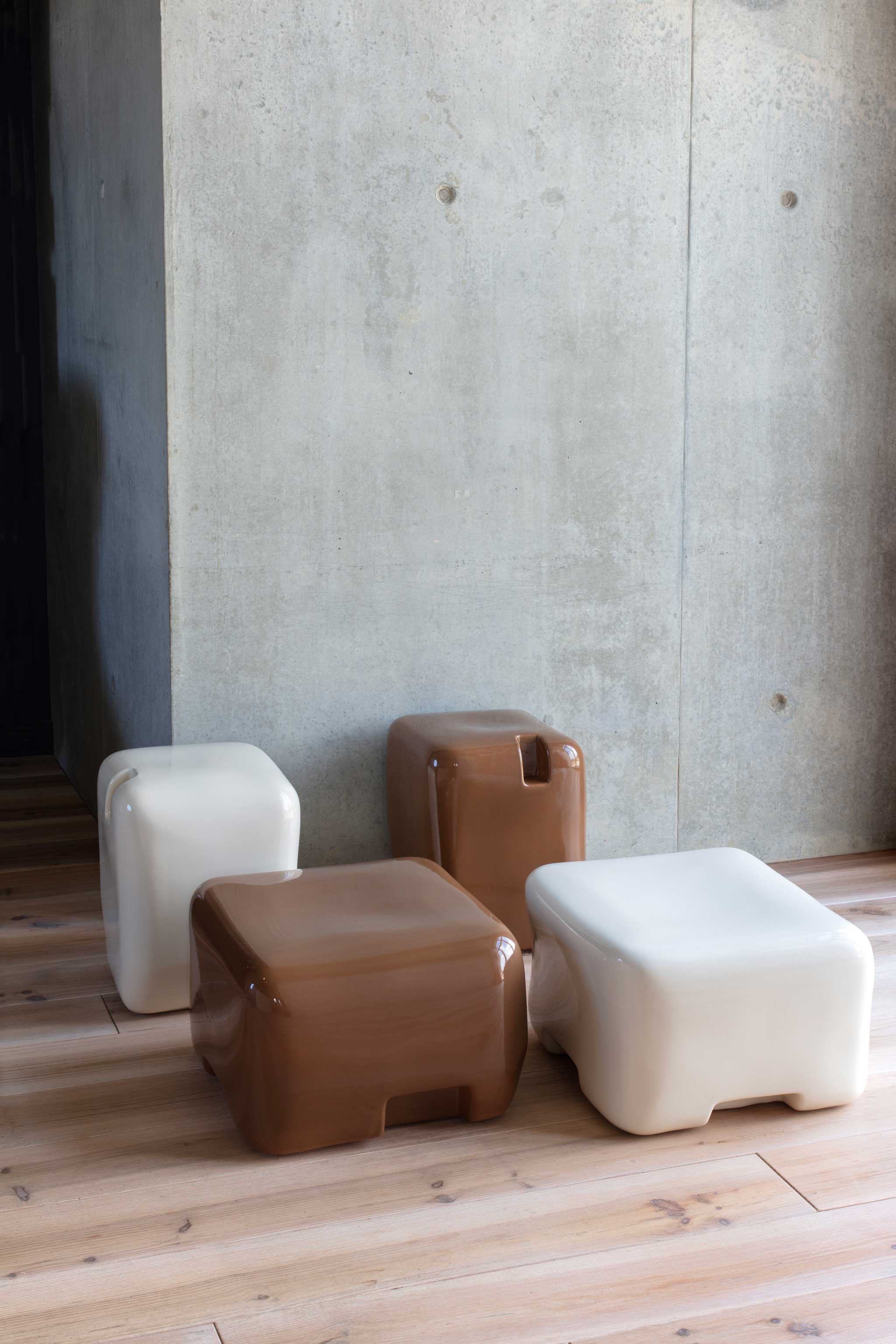 COBBLE LOW SIDE TABLE & STOOL / BROWN