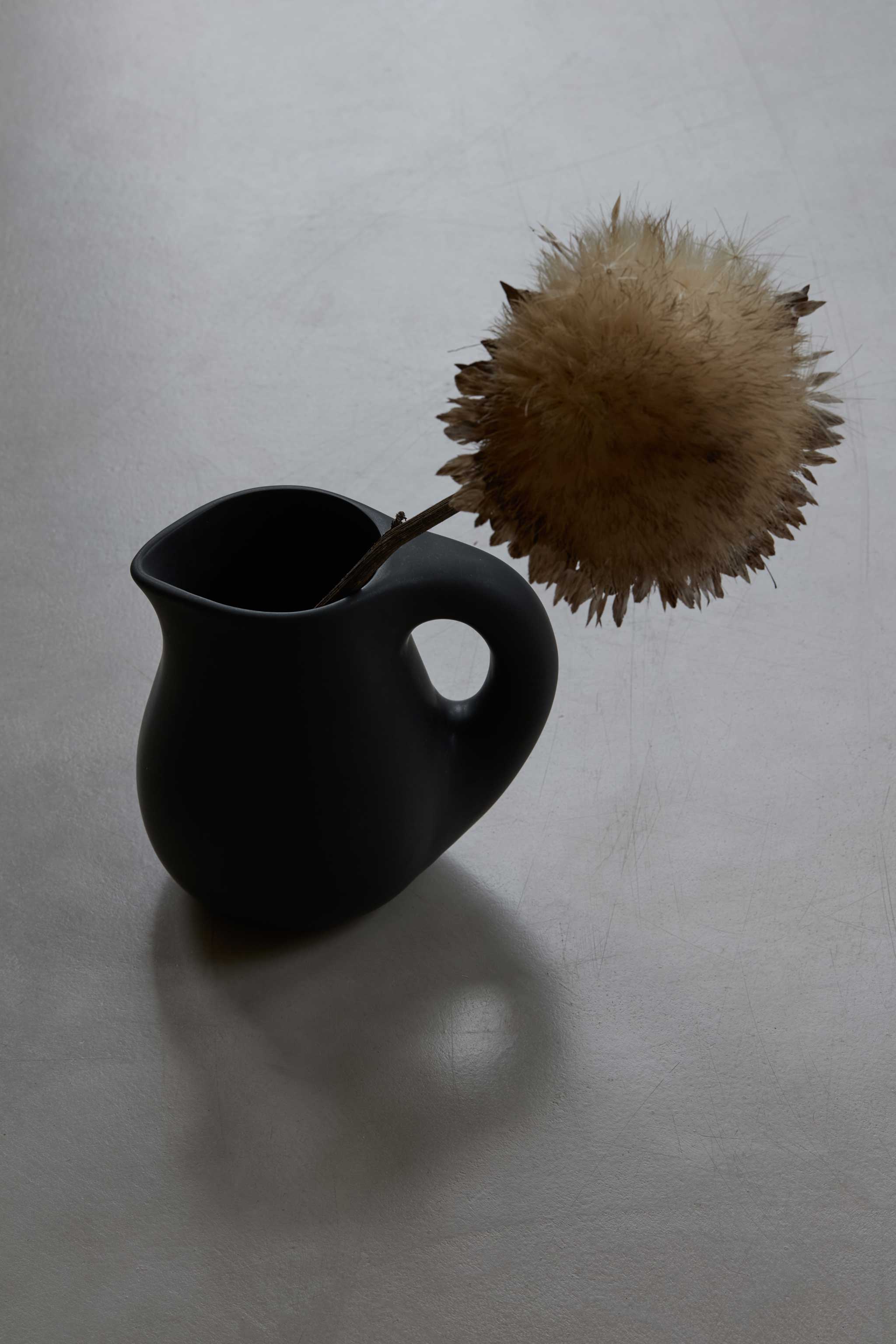 DOUGH PITCHER / CHARCOAL