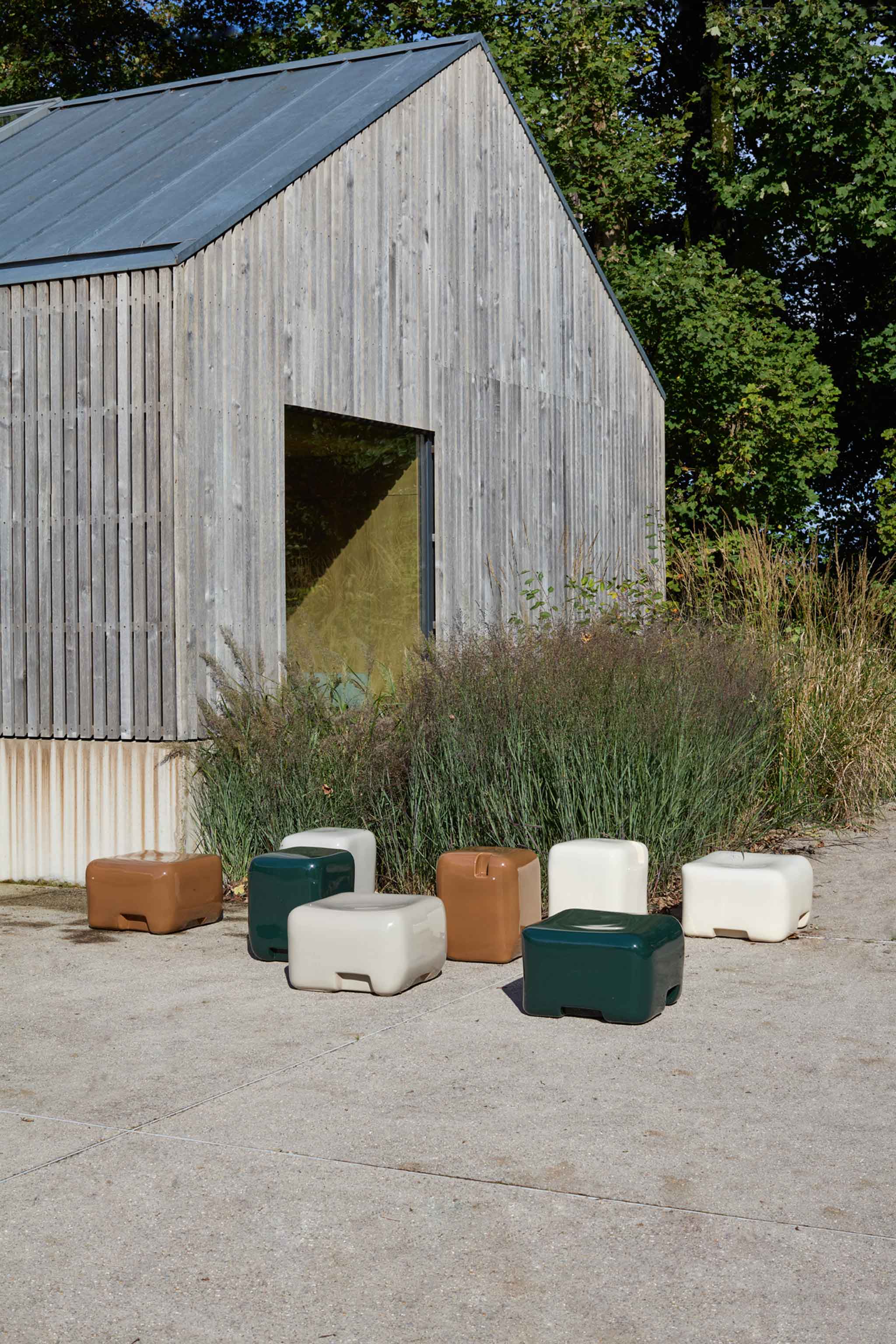 COBBLE LOW SIDE TABLE & STOOL / BOTTLE