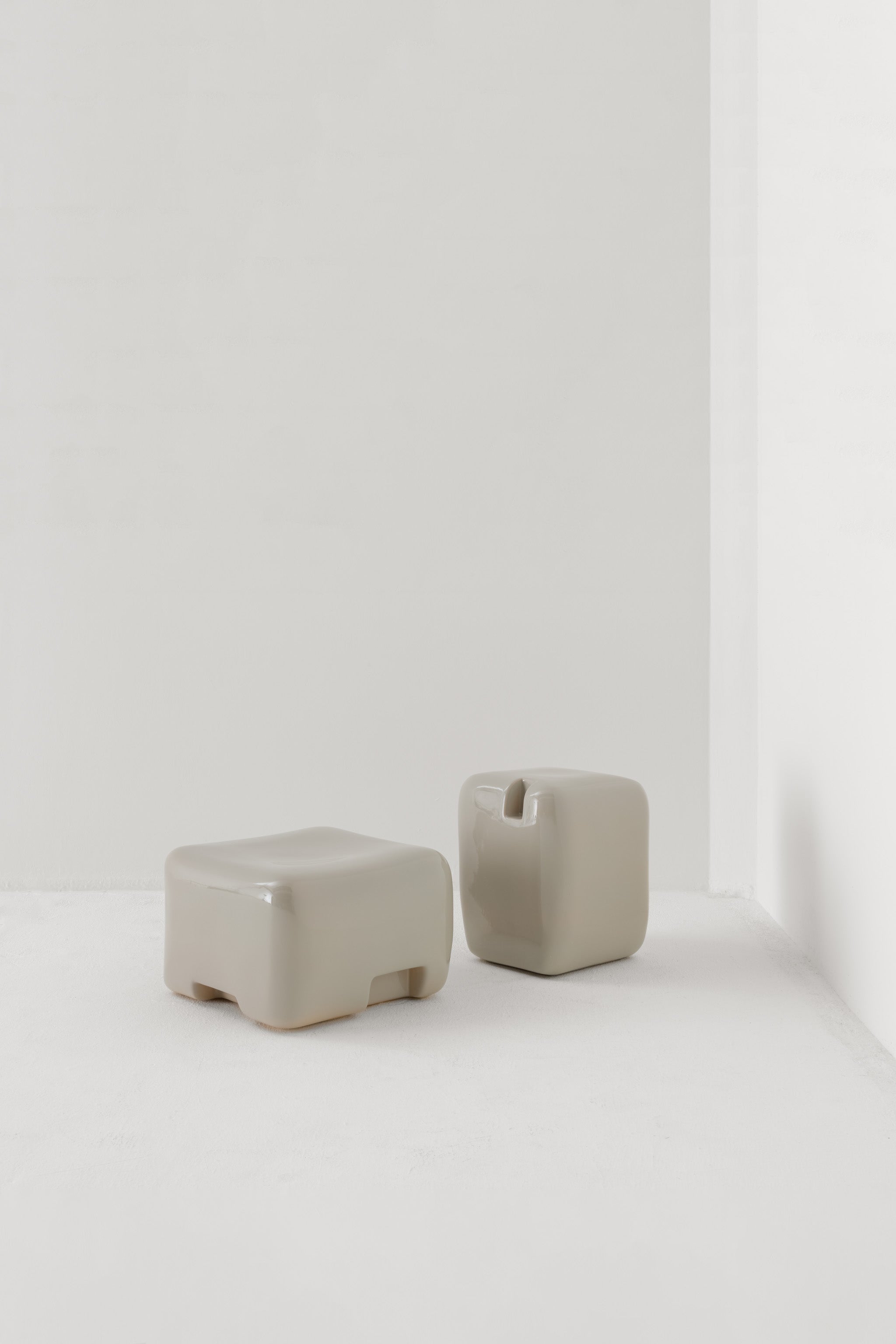 COBBLE TALL SIDE TABLE & STOOL / PEBBLE