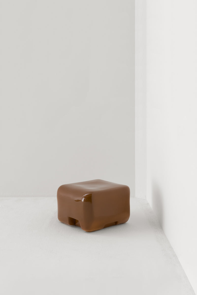 COBBLE LOW SIDE TABLE & STOOL / BROWN