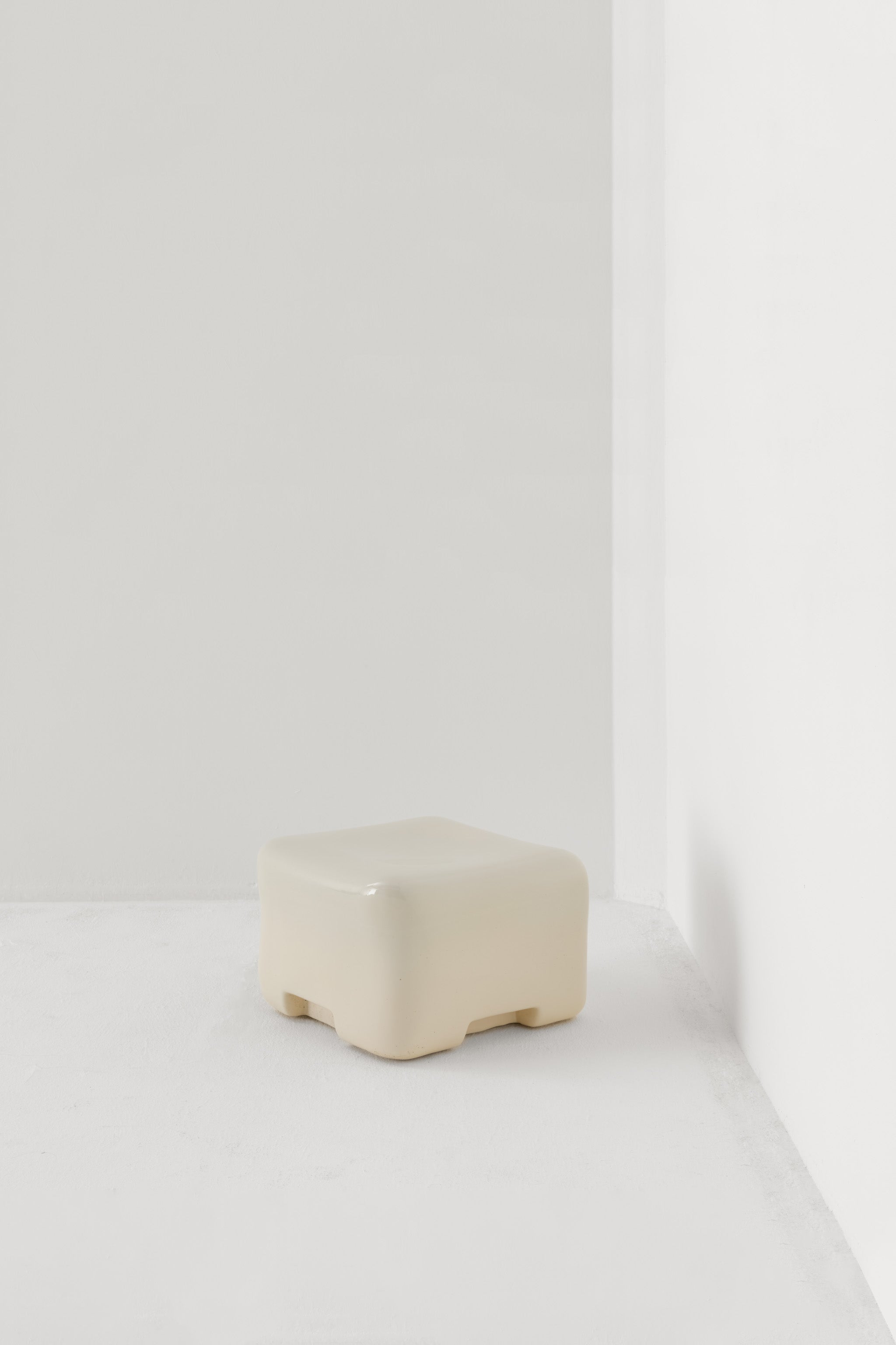 COBBLE LOW SIDE TABLE & STOOL / CREAM