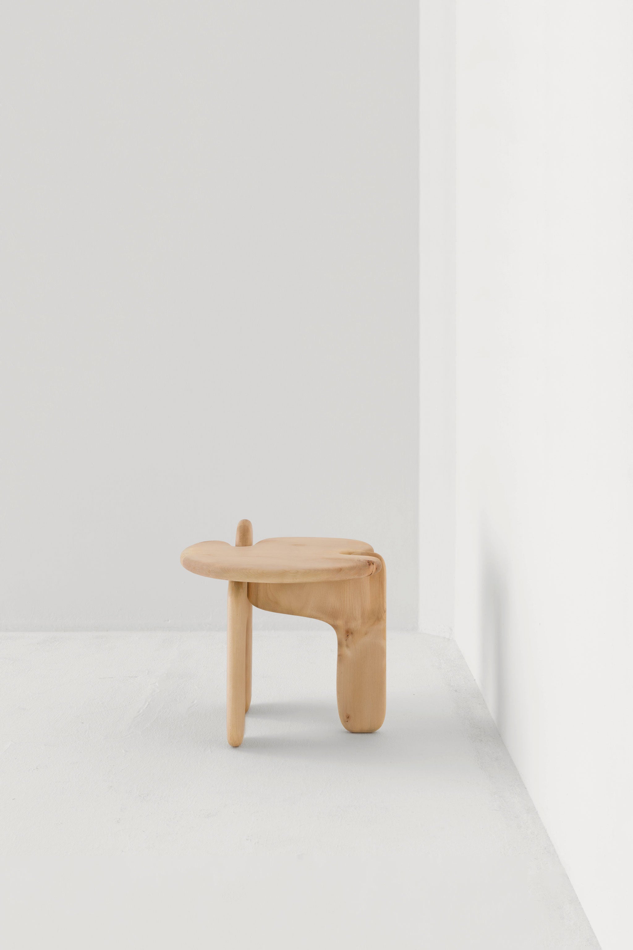 PALETTE SIDE TABLE / SYCAMORE