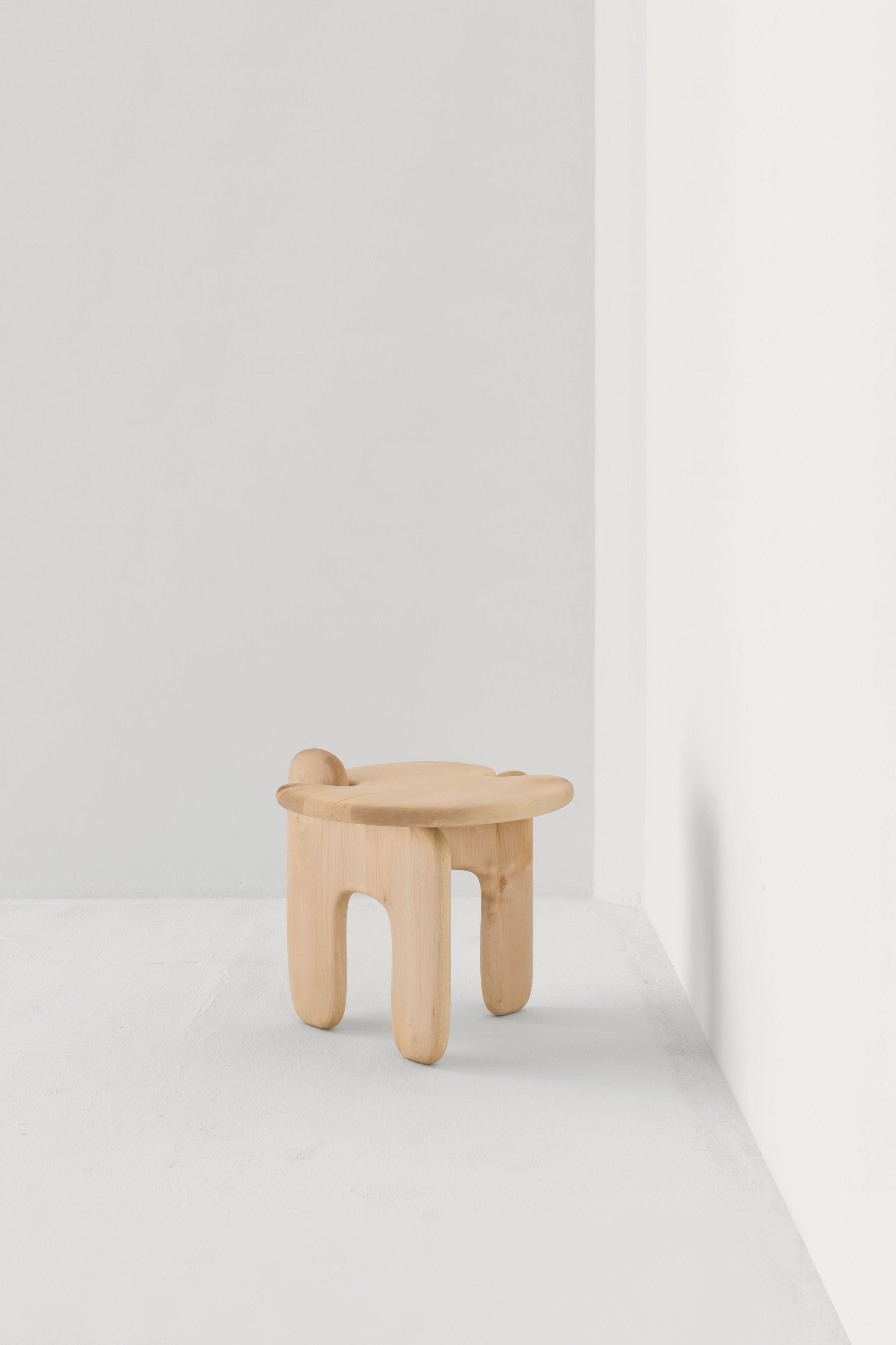 PALETTE SIDE TABLE / SYCAMORE